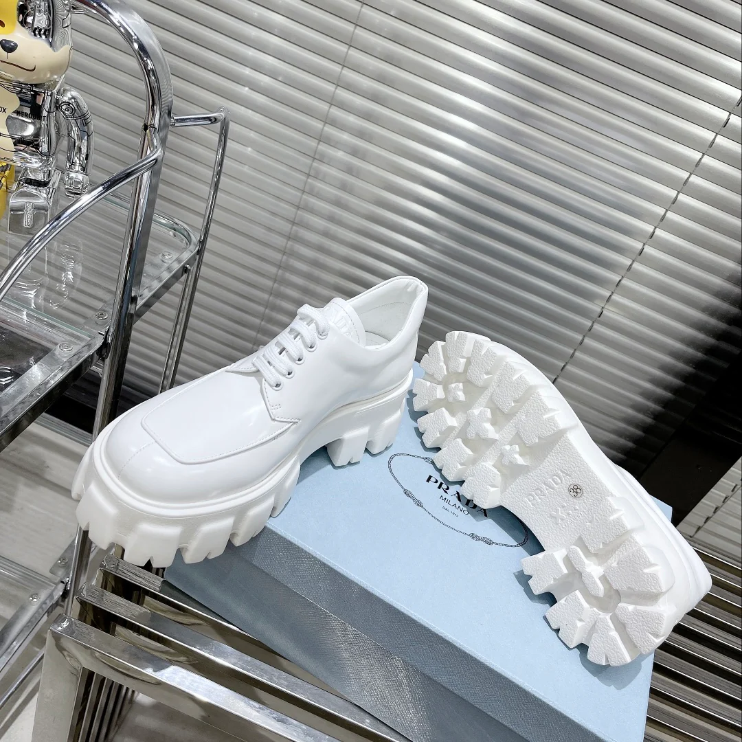 Кожаные туфли Prada на платформе со шнуровкой - 1