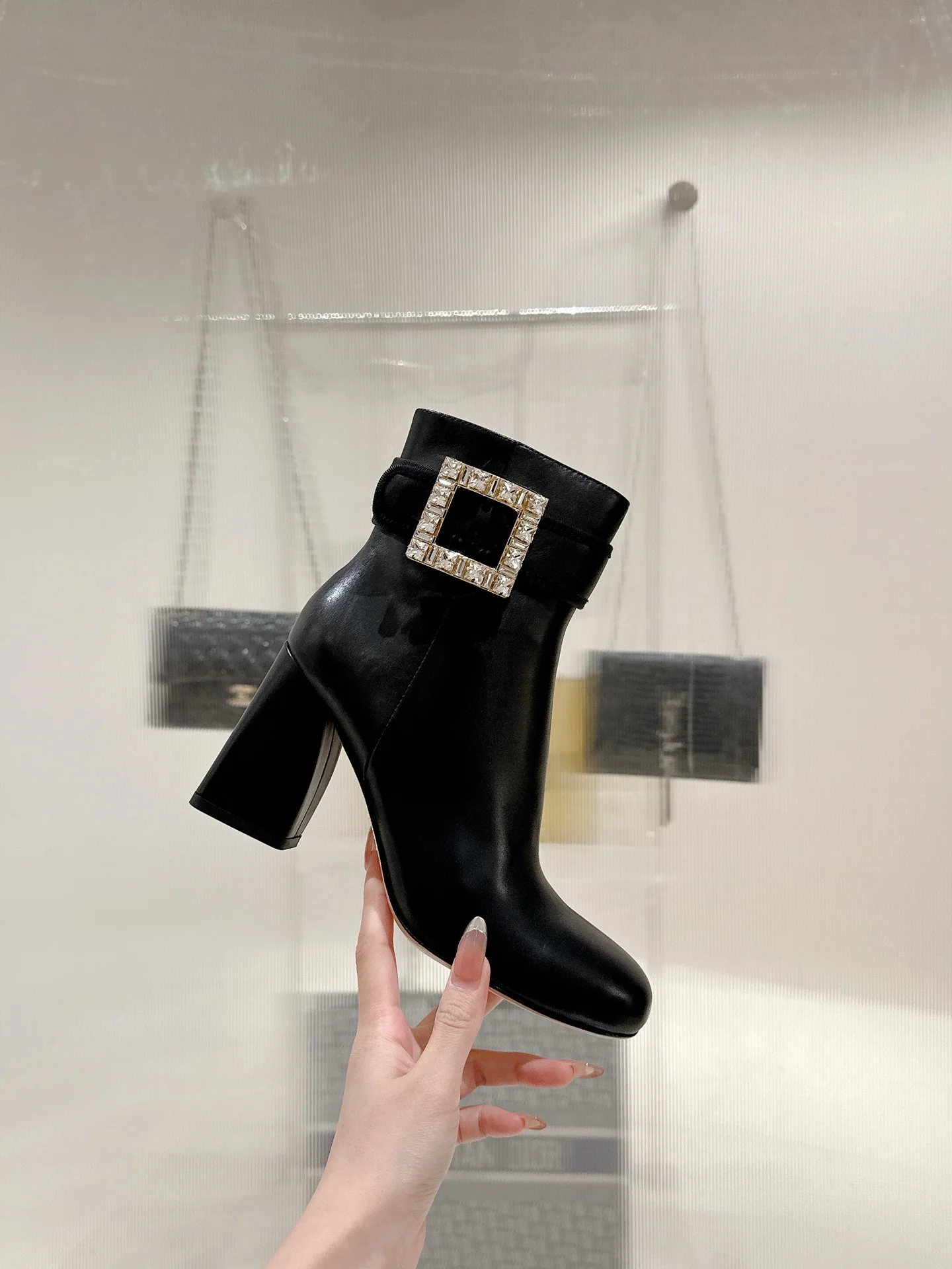 Кожаные сапоги на высоком каблуке RV-2024 - черные