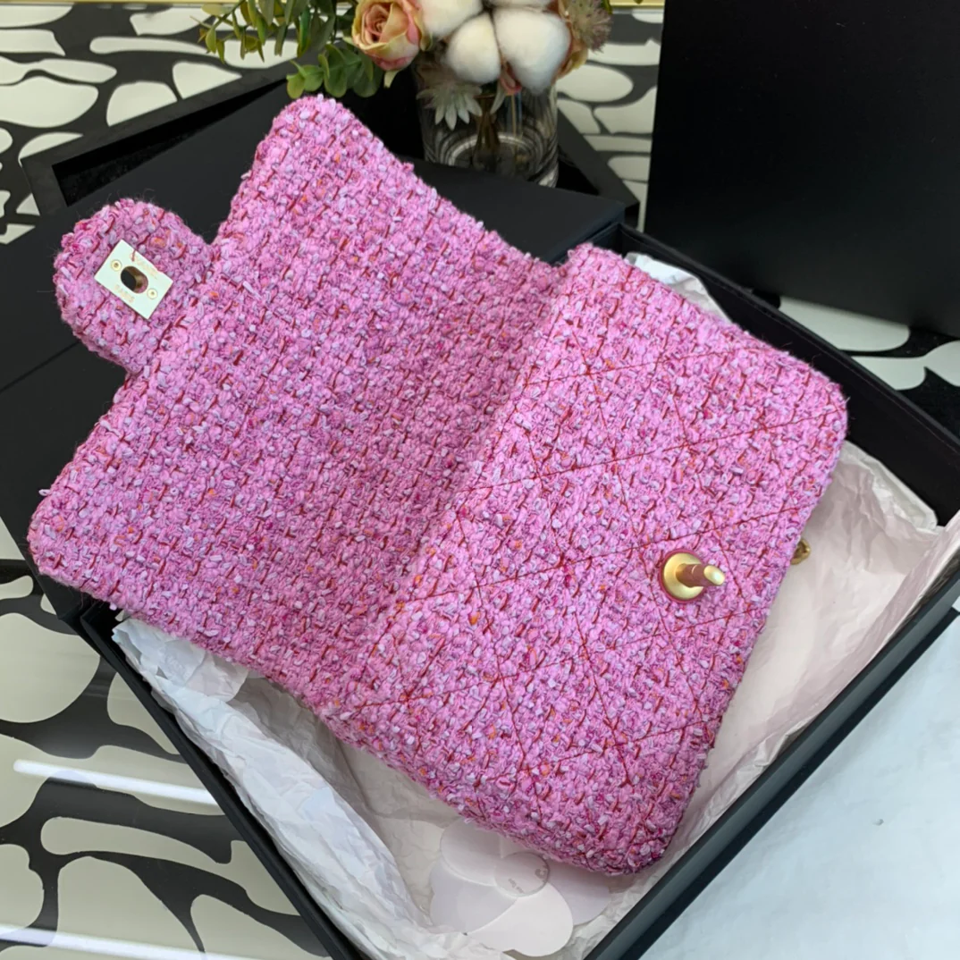 Новинка 2022 года от Chanel - квадратная сумка-клатч с эмалированной пуговицей - 21 см - 3 дюйма