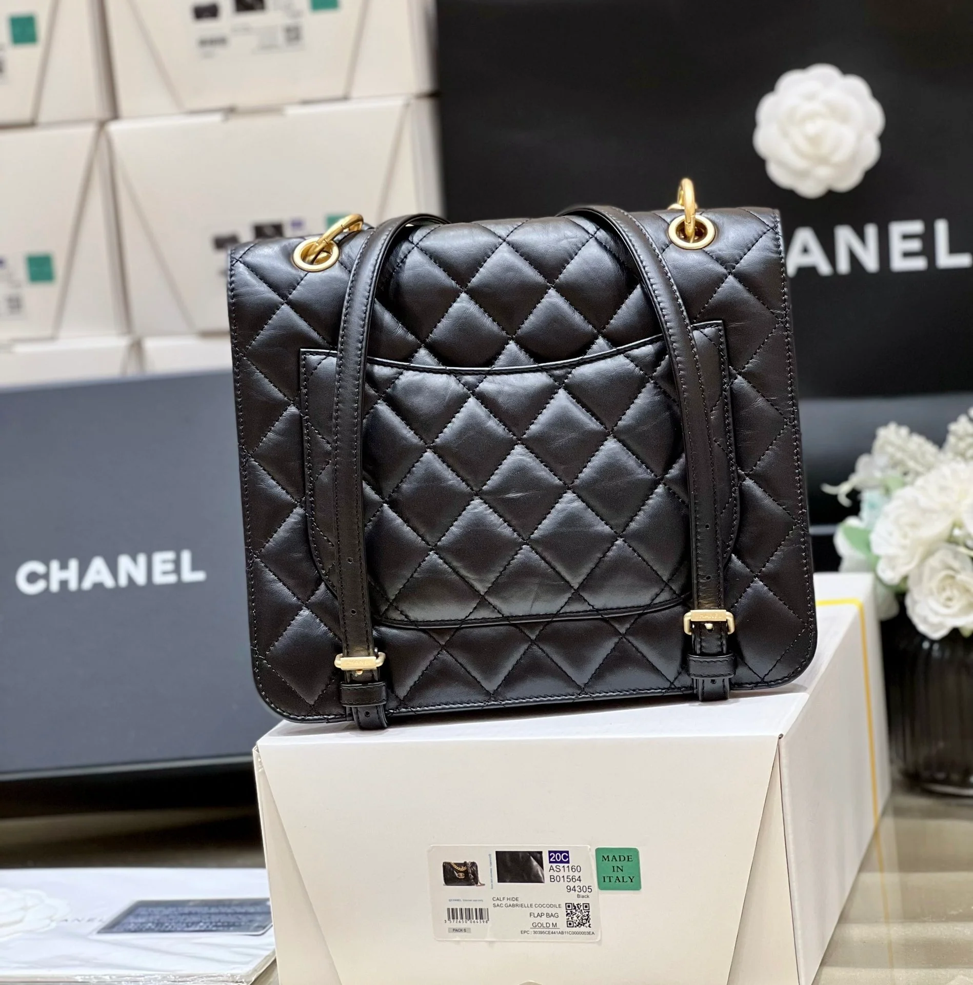 Новинка сезона весна/лето 2023 от Chanel - кожаный рюкзак в стиле ретро.