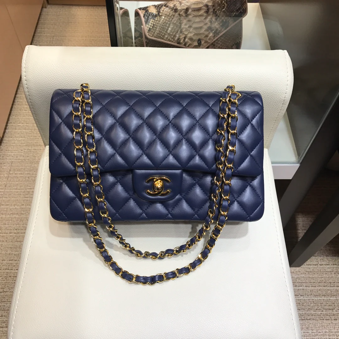 Сумка Chanel Classic Quilted Series CF с золотой цепочкой - 25 см