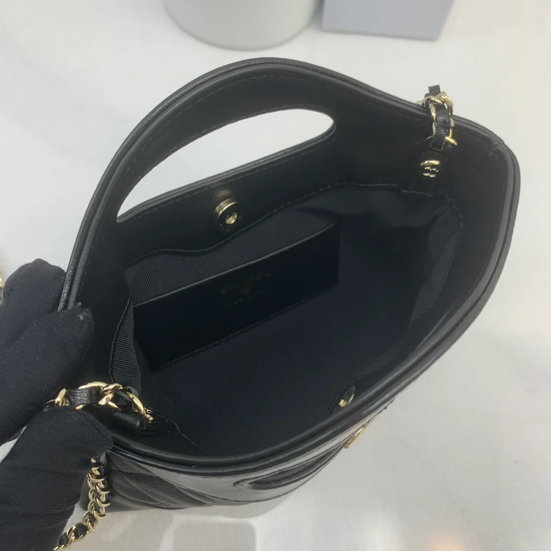 Мини-сумочка Chanel 24c31 из овечьей кожи - черная - 1