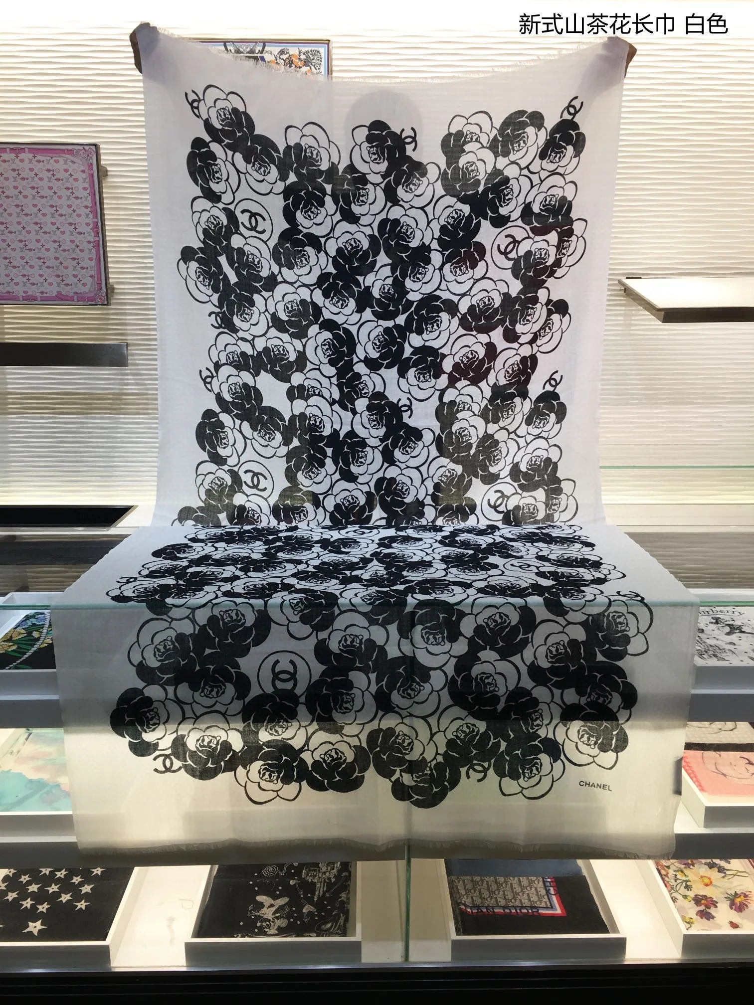 Chanel - Новый шарф ?Камелия? - 110-200 см - 100% - Кашемир премиум-класса - Белый