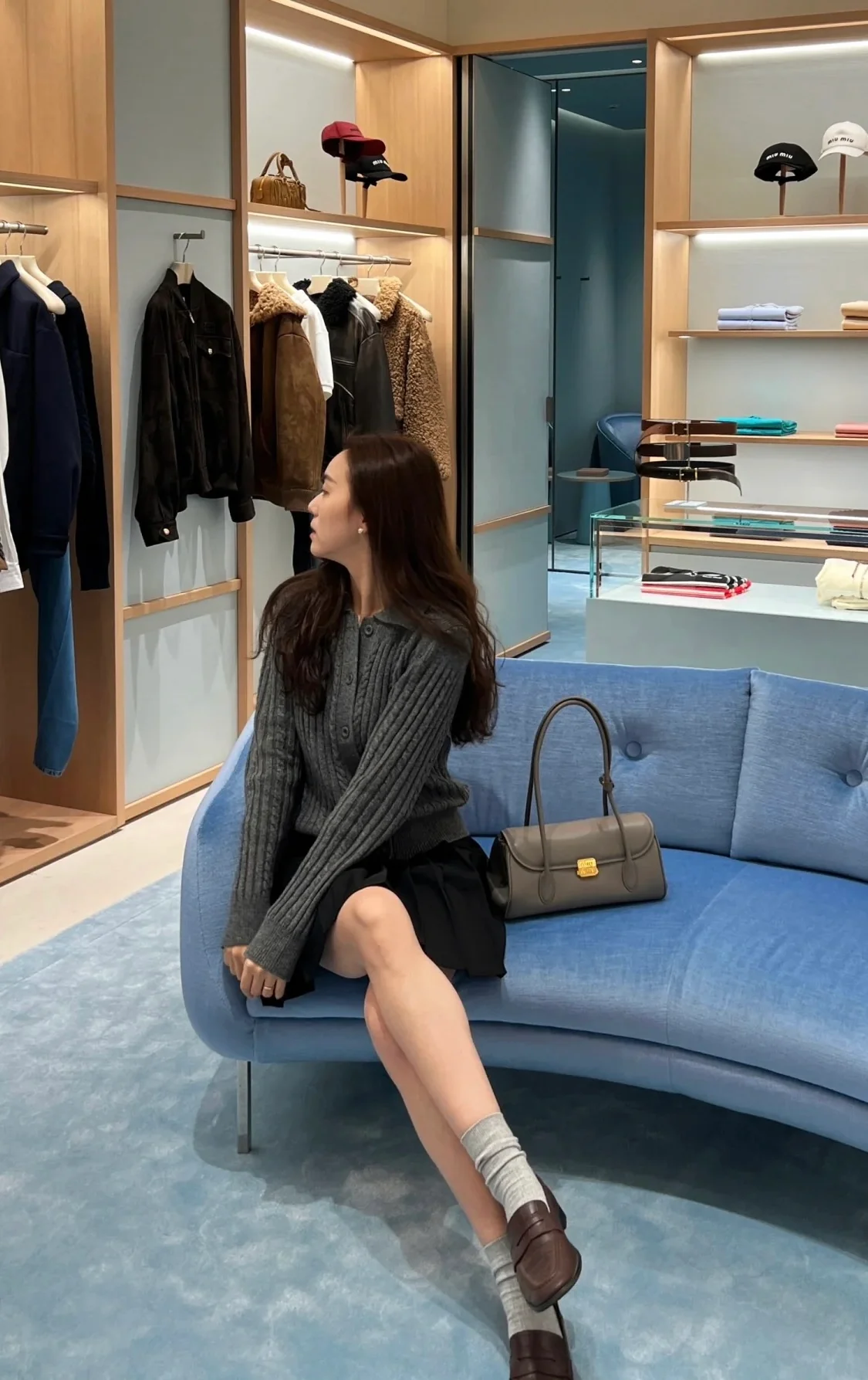 Сумка-багет Miu Miu через плечо — серая — Body Wear Sharing