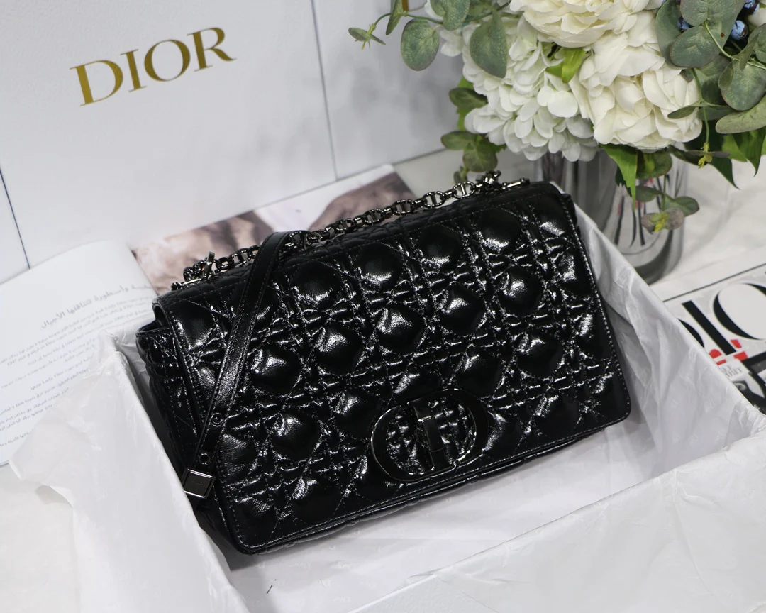 Dior Caro, серия с плиссированной лакированной кожей, размер Large, 28 см, черный.