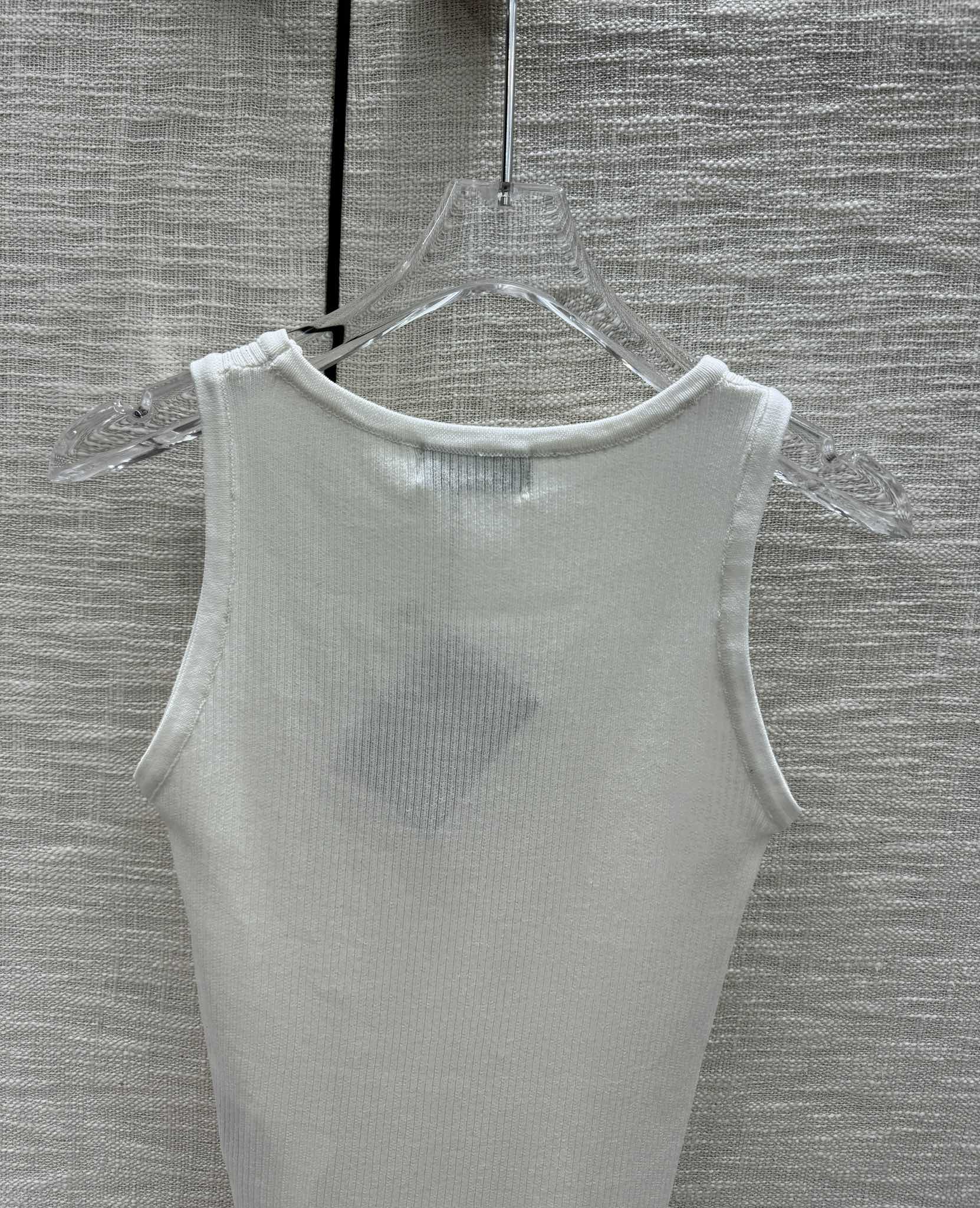 Жилет Miu Miu-2404 из плотной вязки с бисером - белый