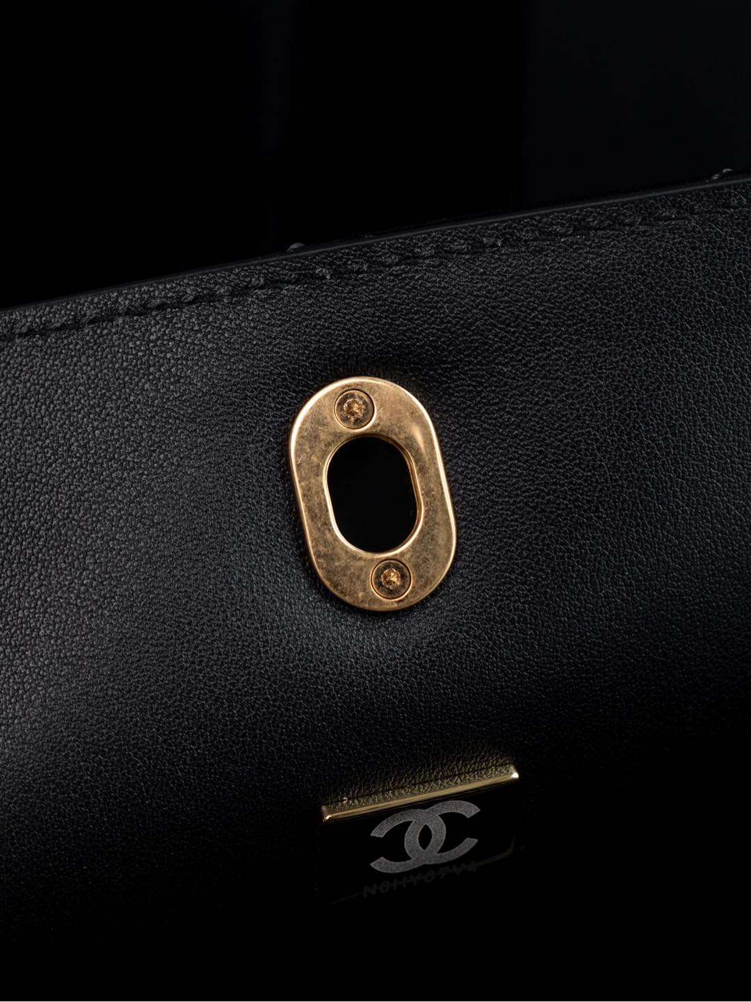 Черная квадратная сумочка на цепочке для вечерних мероприятий