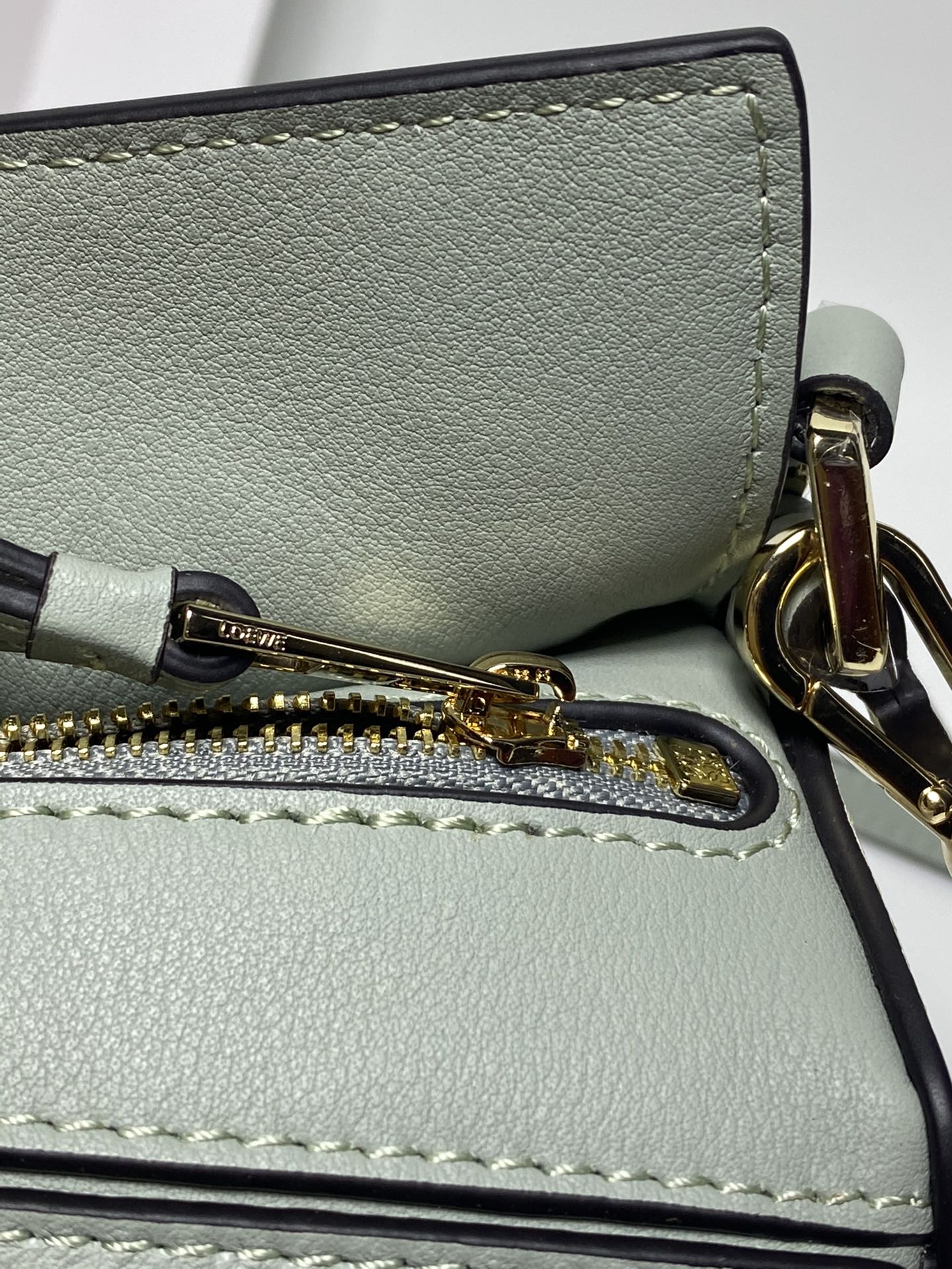 Мини-сумка Loewe Puzzle Bag из телячьей кожи - 28