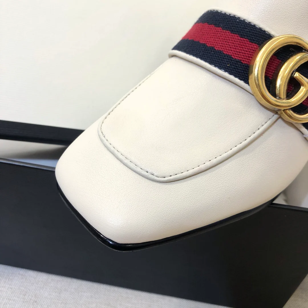 Gucci - Туфли на массивном каблуке с жемчужным блеском - Квадратный носок - Туфли на низком каблуке - Лоферы