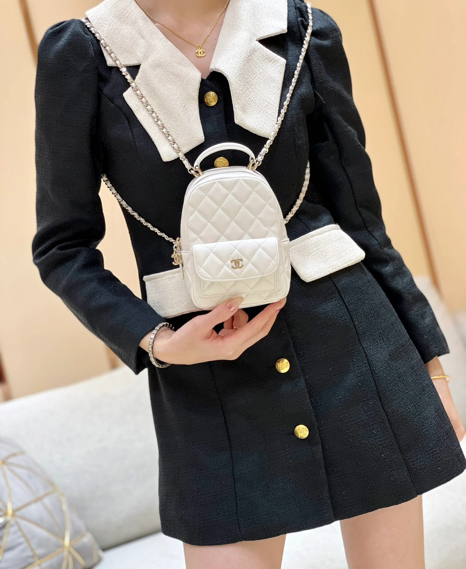 Новый оригинальный мини-рюкзак Chanel 24c - белый