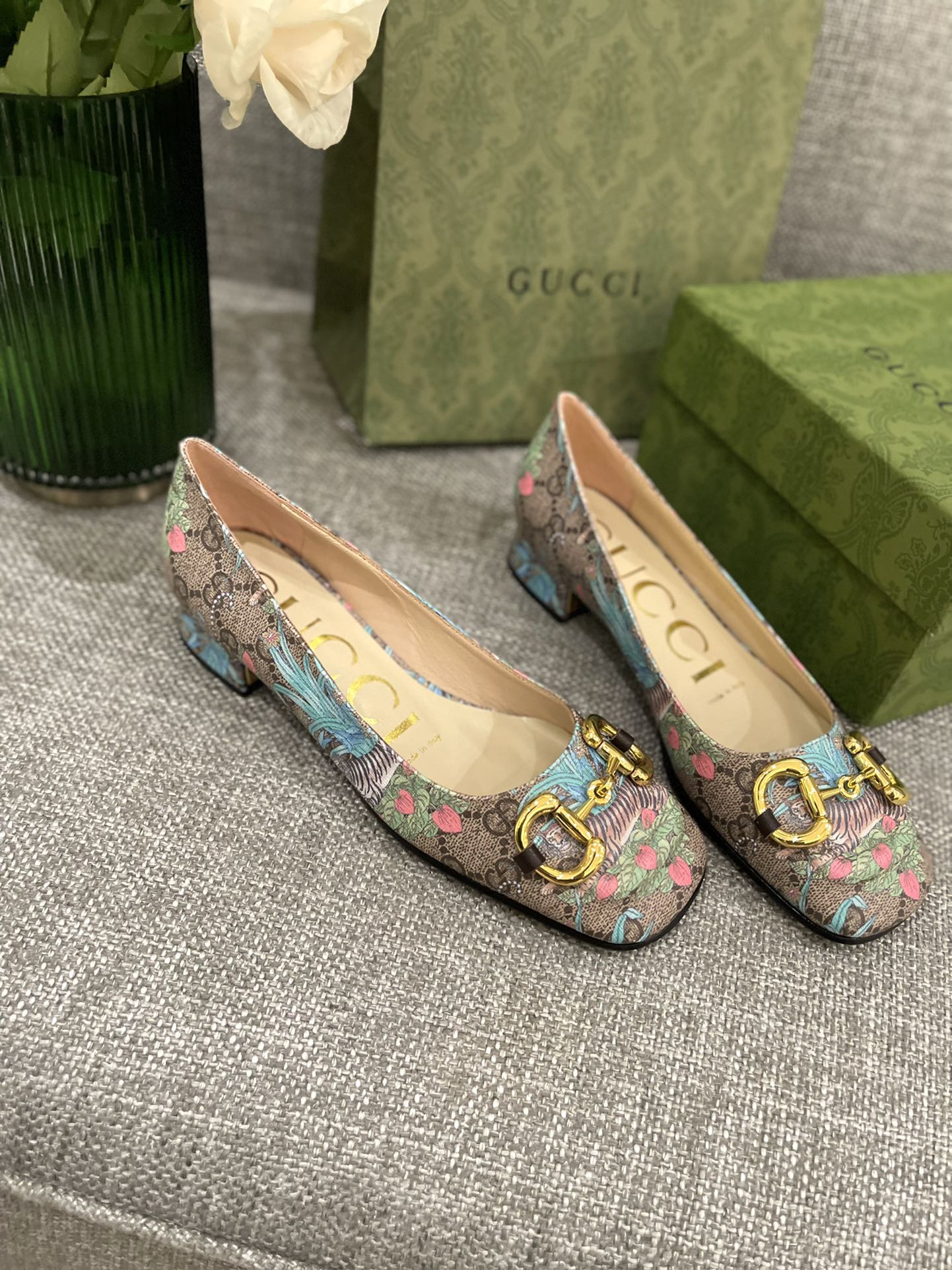 Gucci - обувь с закрытым носком