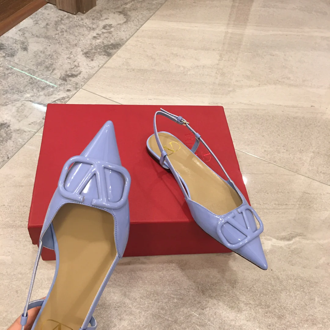 Лакированные сандалии Valentino с острым носком, синие.