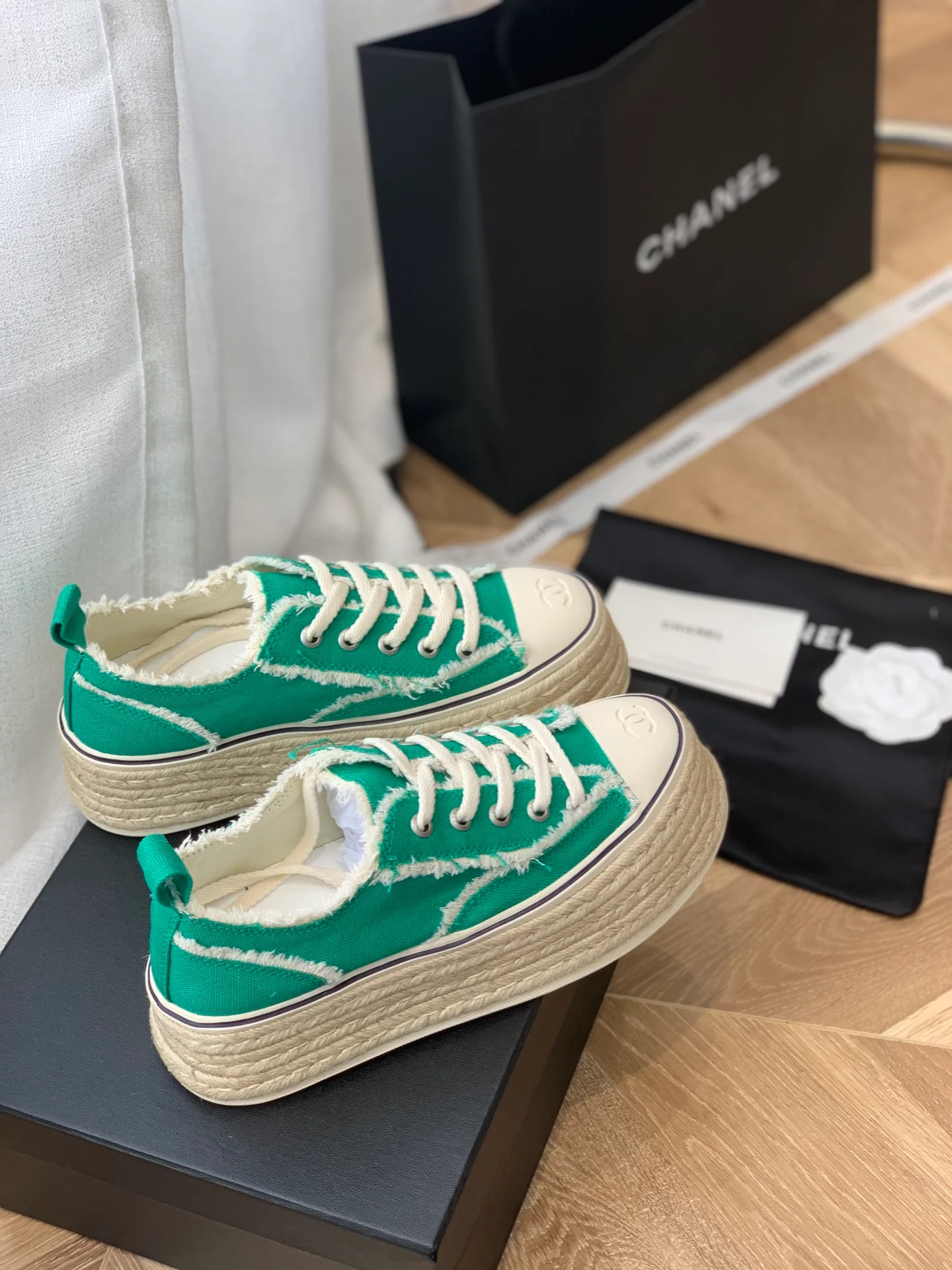 Кедовые туфли на платформе Chanel - повседневная обувь - зеленые