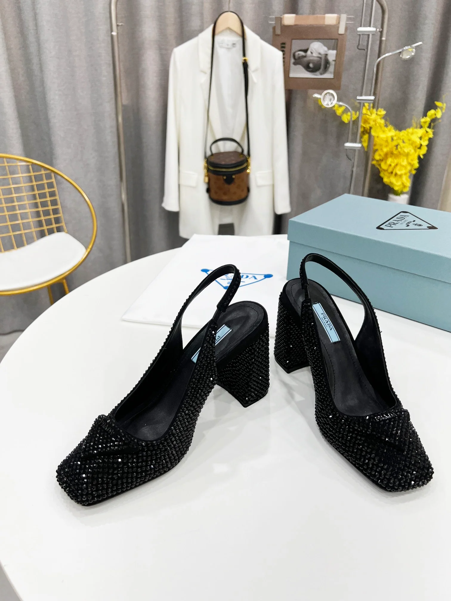 Обувь Prada - Prada - Ранняя весна - Элегантные босоножки на высоком каблуке - Черные