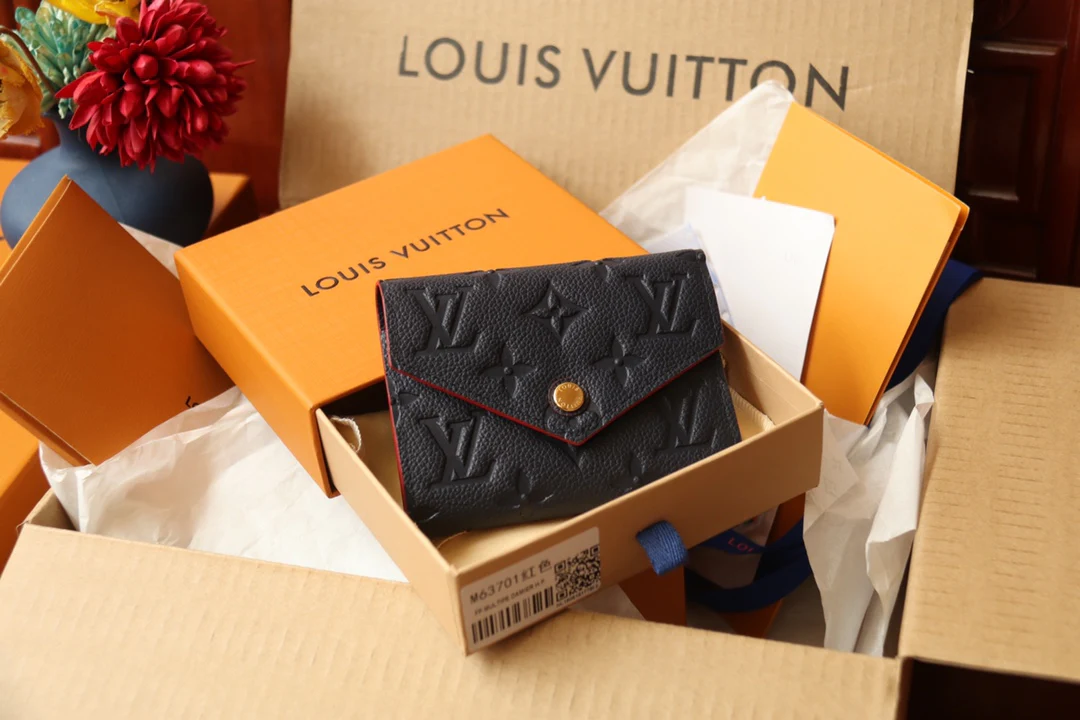 LV-m64060-Короткий трехсекционный кошелек-черный с красной отделкой