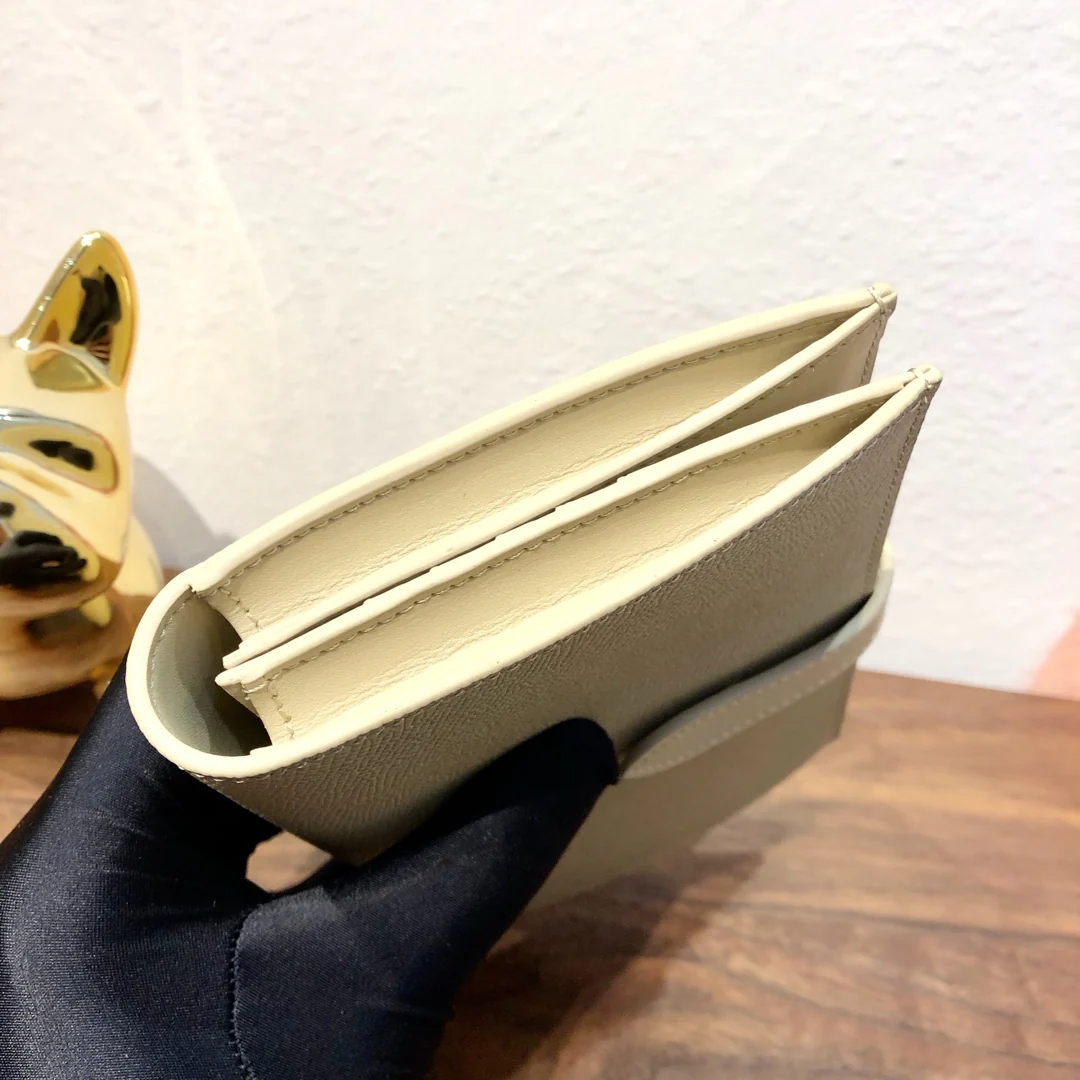 Кошелек Celine с ремешком из зернистой телячьей кожи - 1 шт.