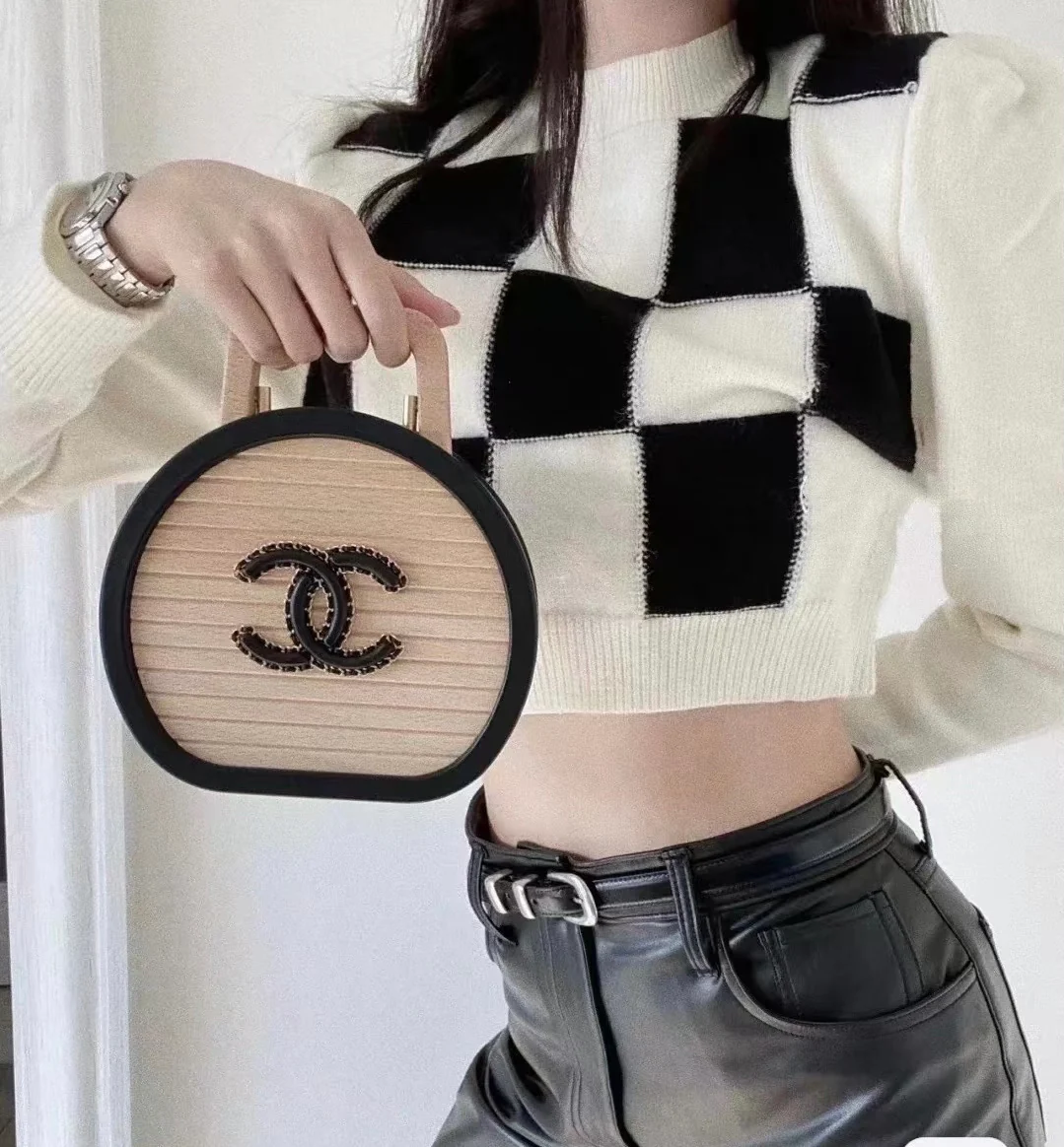 Новинка весны 2022 года от Chanel - Сумка в деревянной коробке - Лимитированная серия