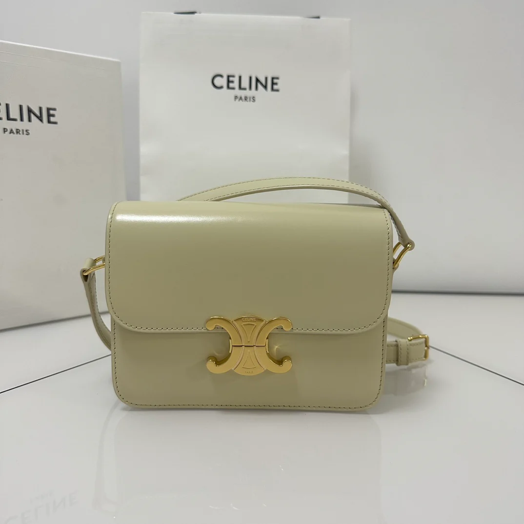 Сумка Celine Triomphe Classic из глянцевой телячьей кожи — цвет ?слоновая кость?