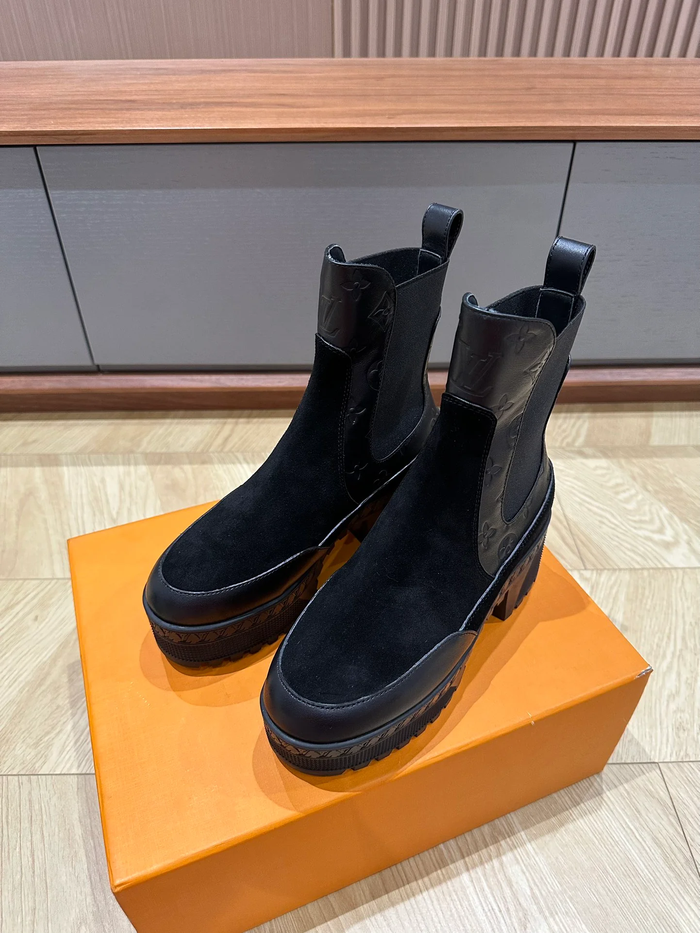 Ботинки Dr. Martens на платформе LV-2024, черные, 1 шт.