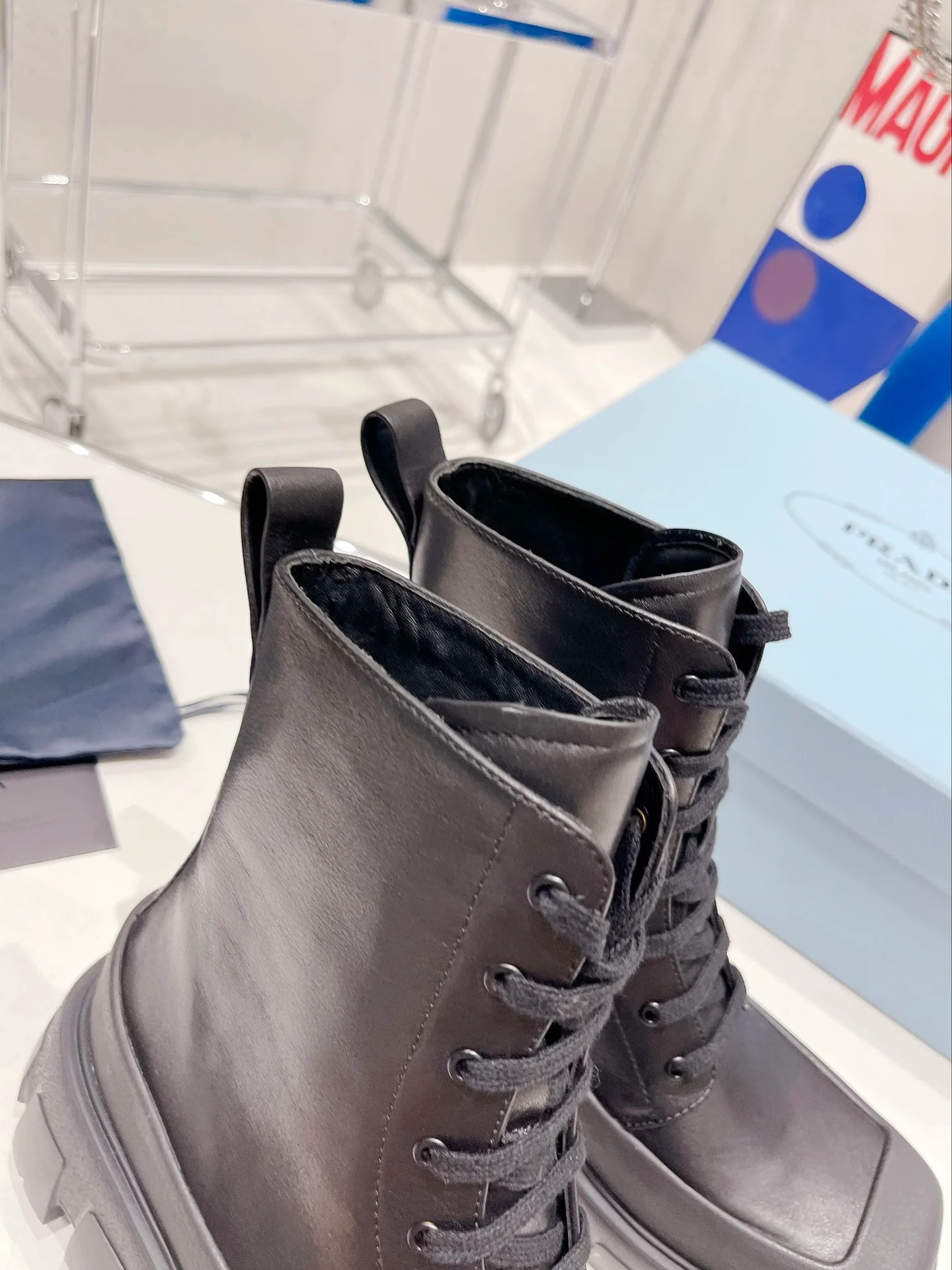 Новинка Prada 2022 года - Ботинки Dr. Martens с квадратным носком на платформе