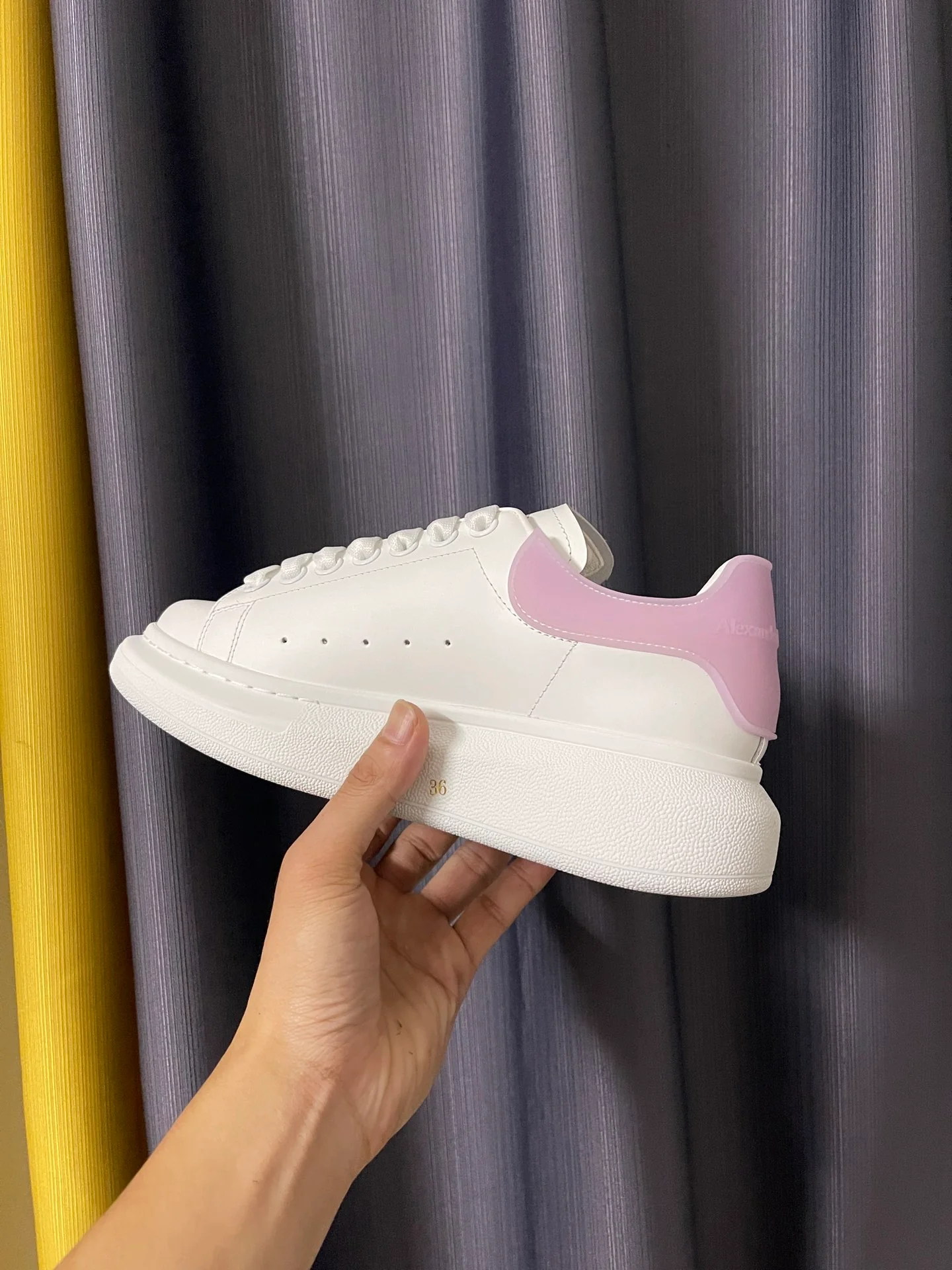 Классические белые кроссовки McQueen - унисекс - прозрачный фиолетовый каблук с эпоксидной смолой