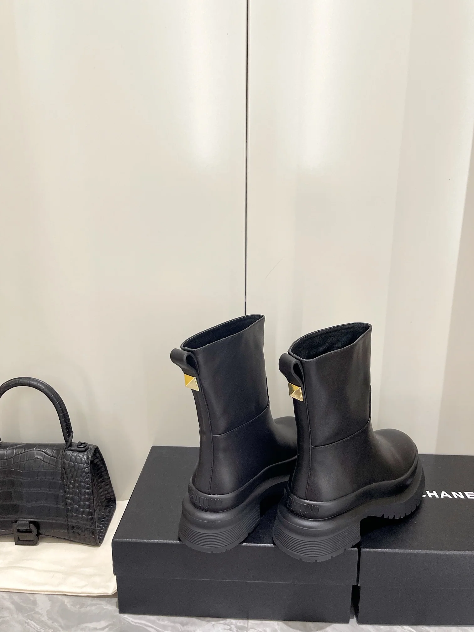 Новинки коллекции Valentino осень/зима 2022 - Ботильоны на платформе - Ботильоны