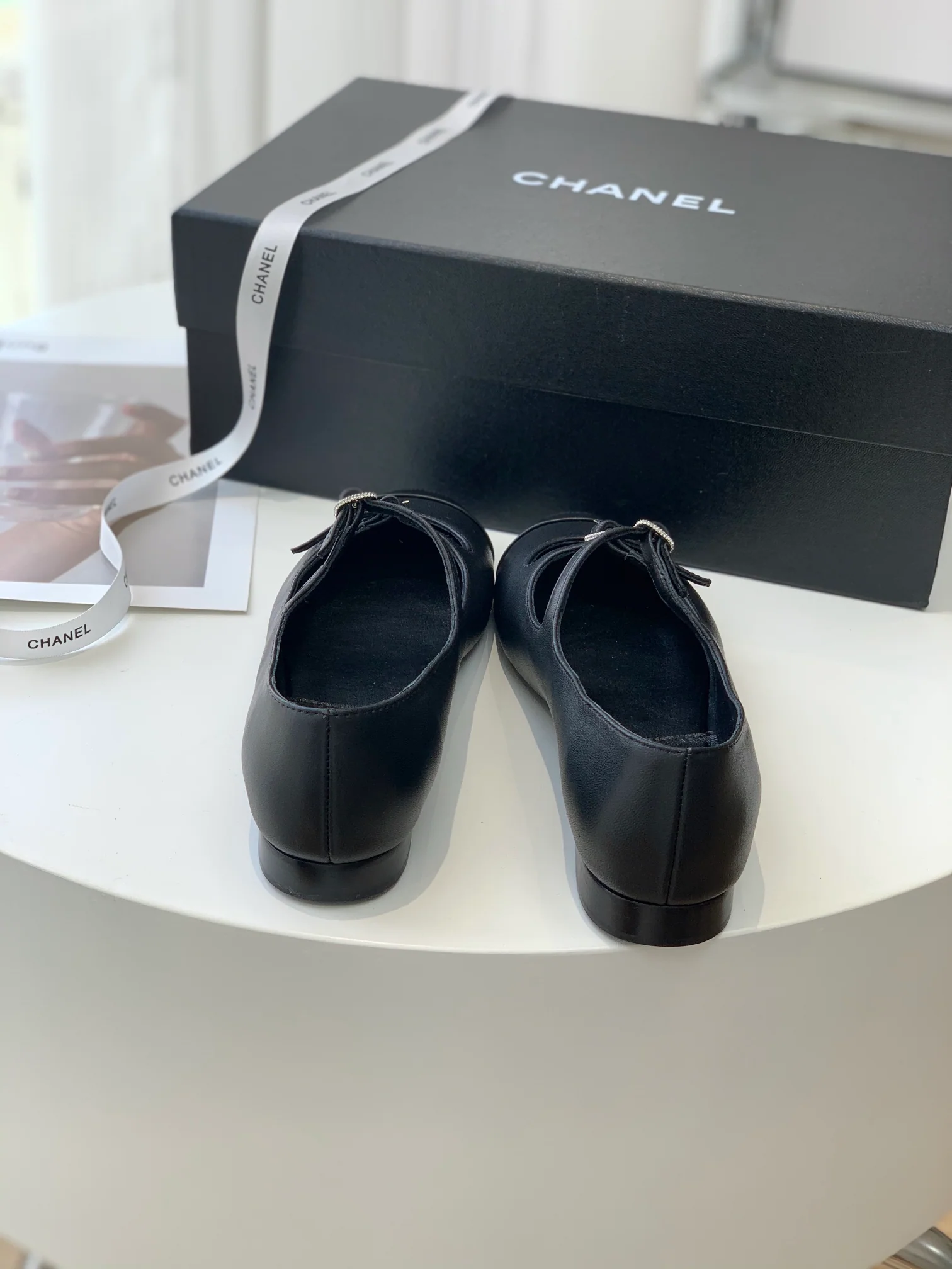 Новинка 2023 года от Chanel - туфли Мэри Джейн из овечьей кожи.