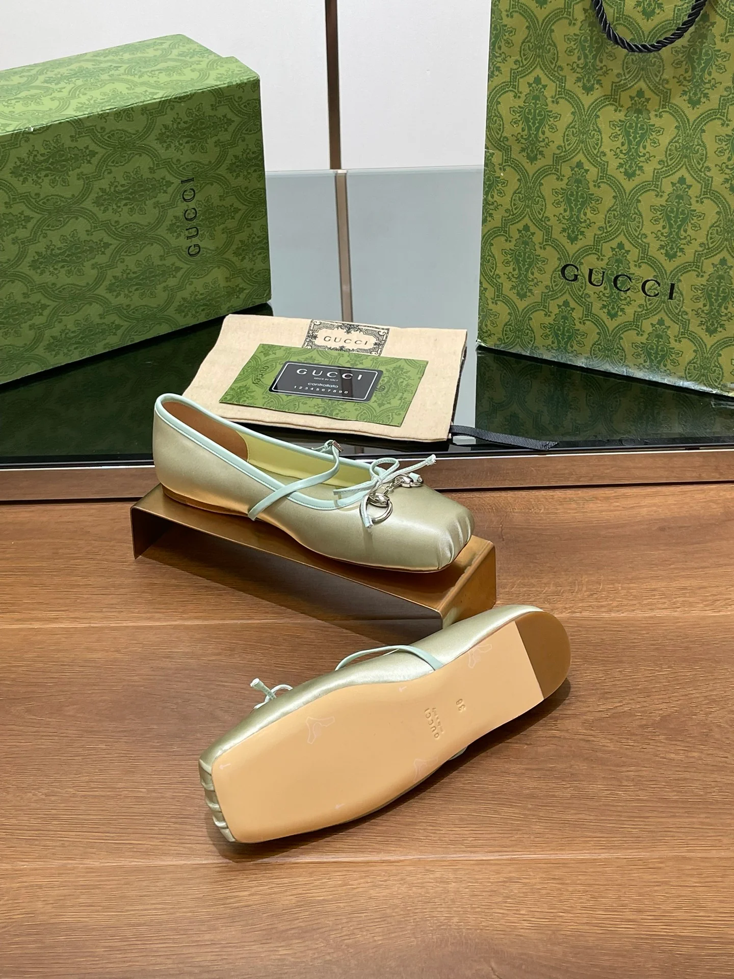 Балетки Gucci 2024 Ballet Step Buckle Flats - серебристые