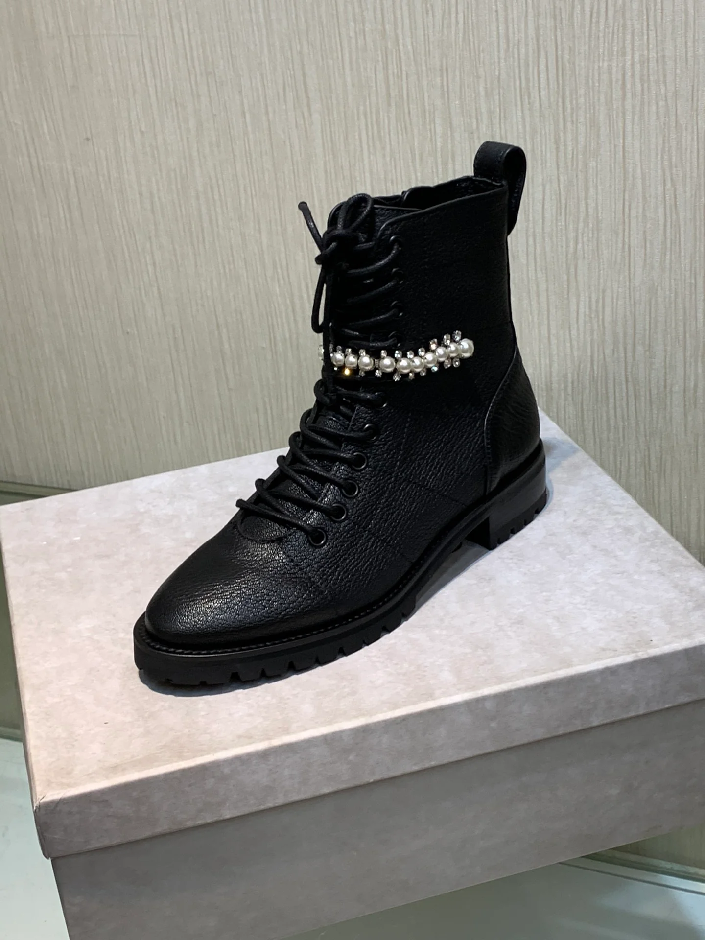 Jimmy - Новинка сезона осень/зима 2022 - Стразы Swarovski, жемчуг - 2-5 см