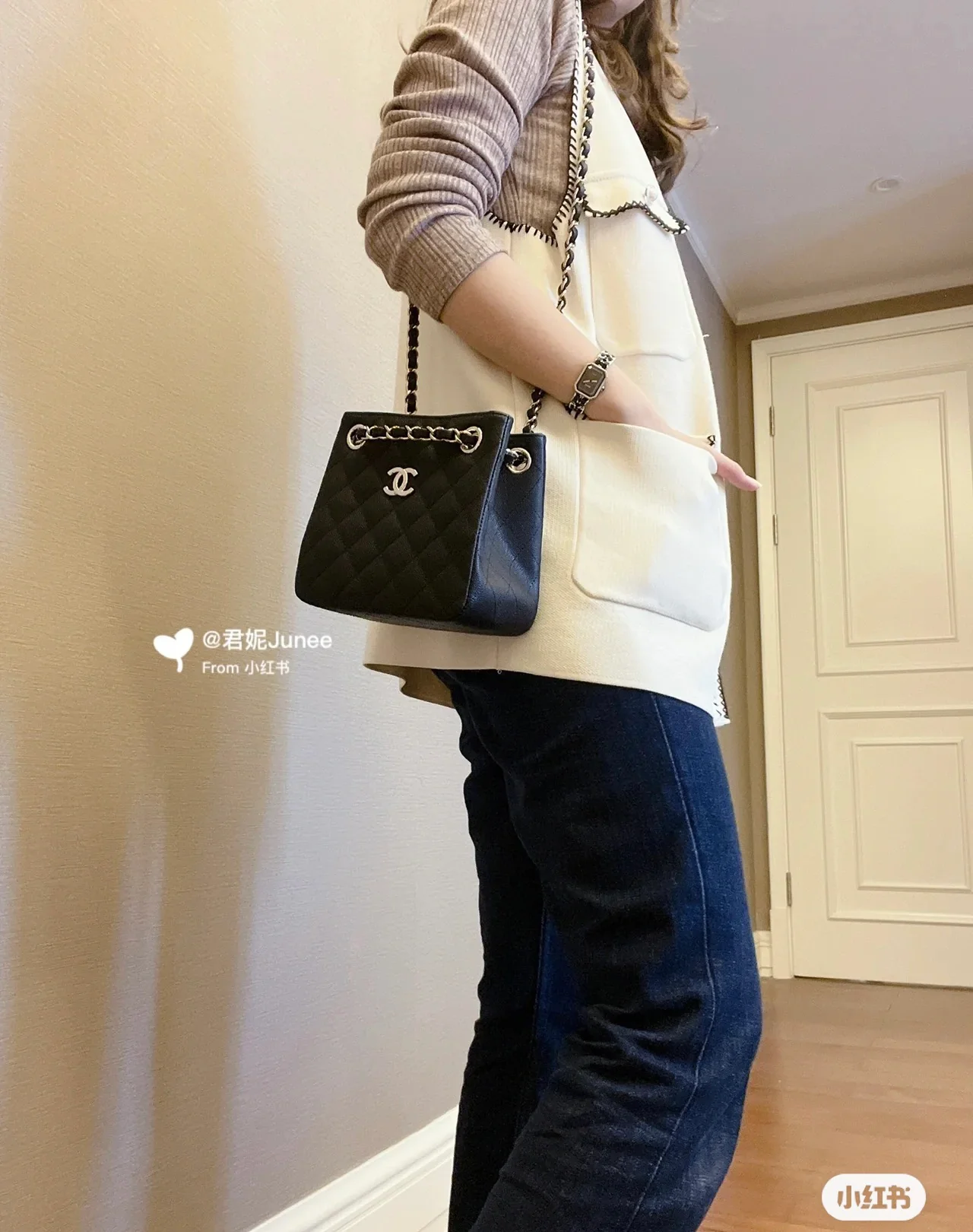 Новая сумка-тоут Chanel весна/лето 2022 — фотографии в действии.