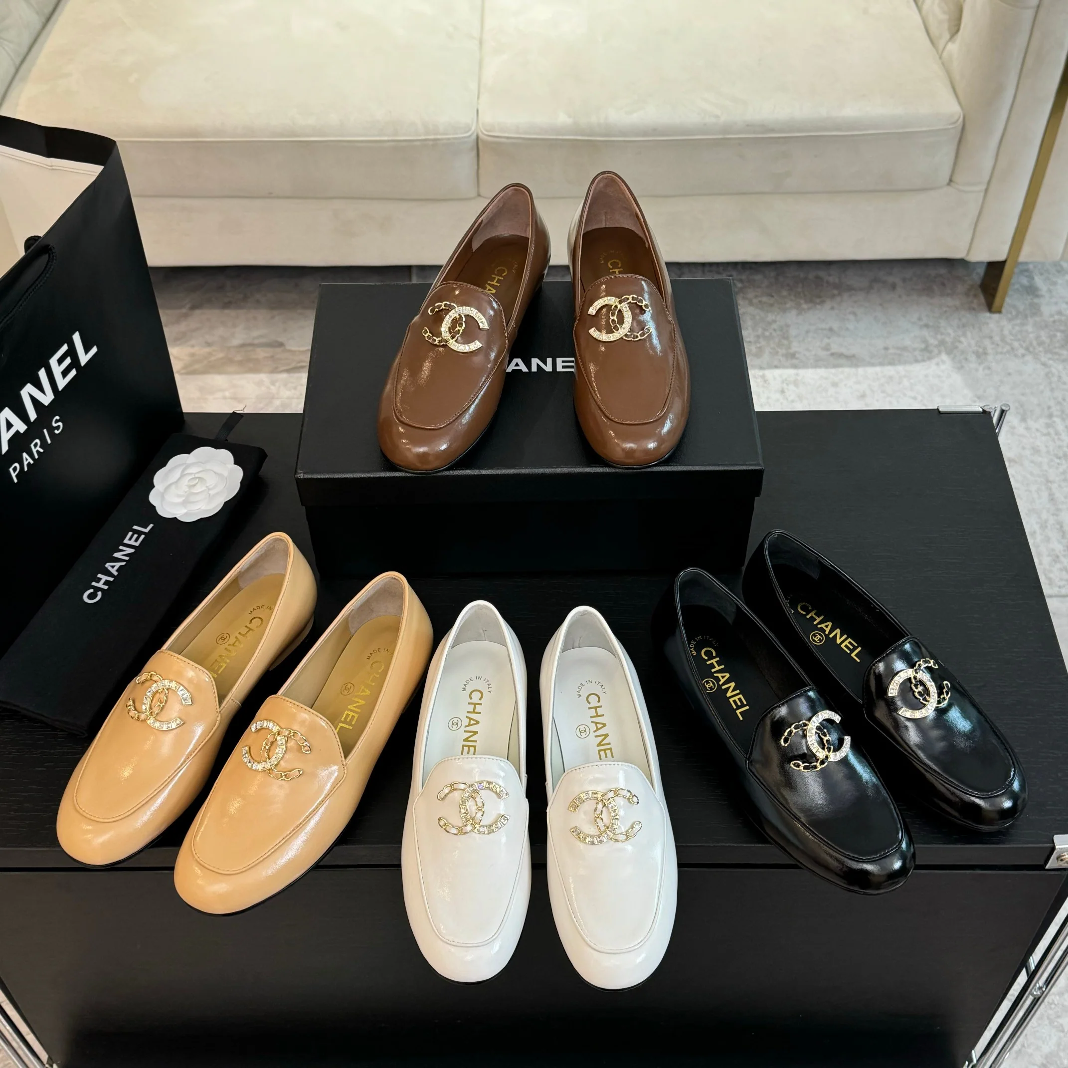 Ретро-обувь Chanel 2024 — изображение из коллекции