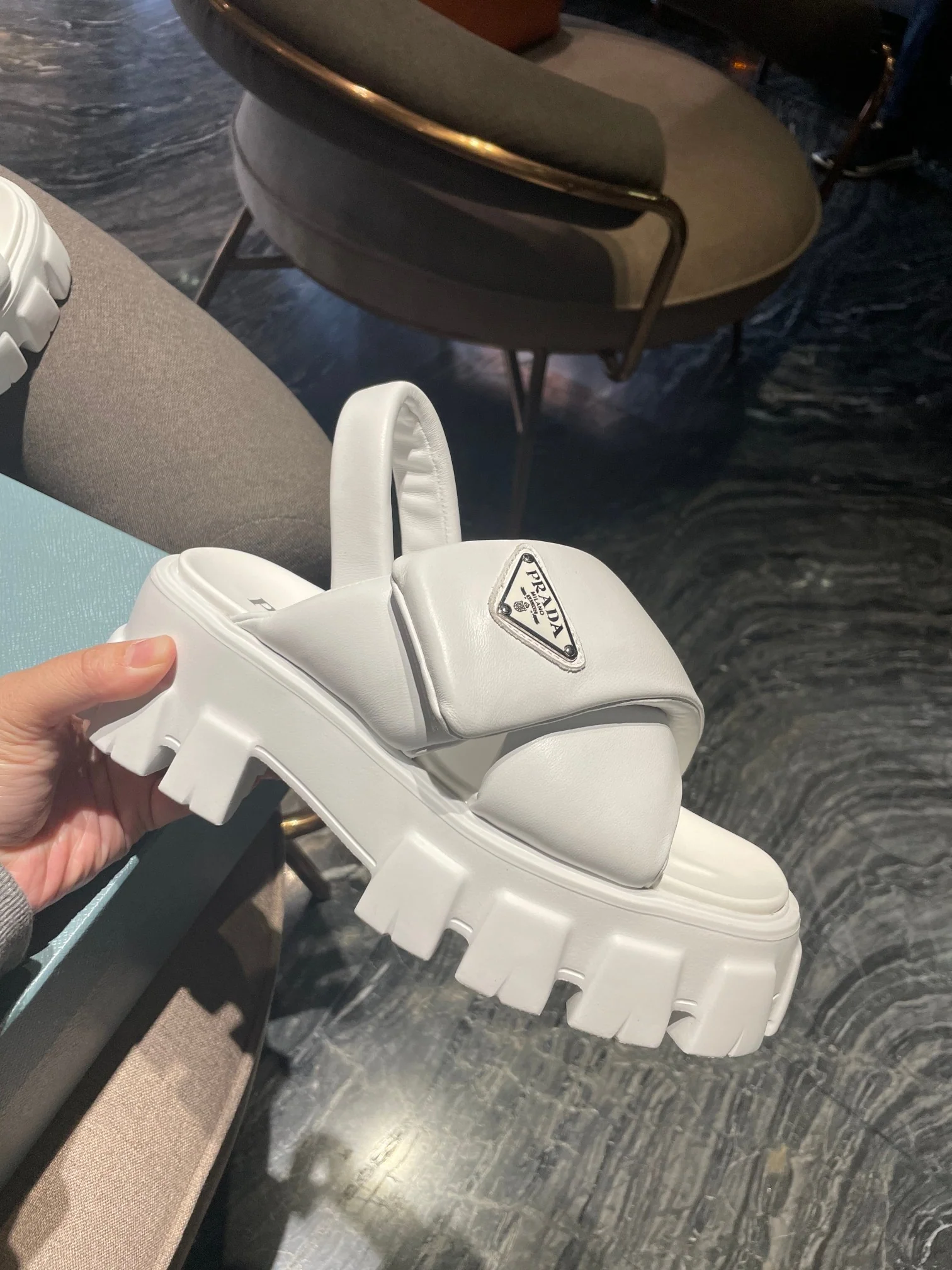 Новинка весны 2023 года от Prada - Сандалии 