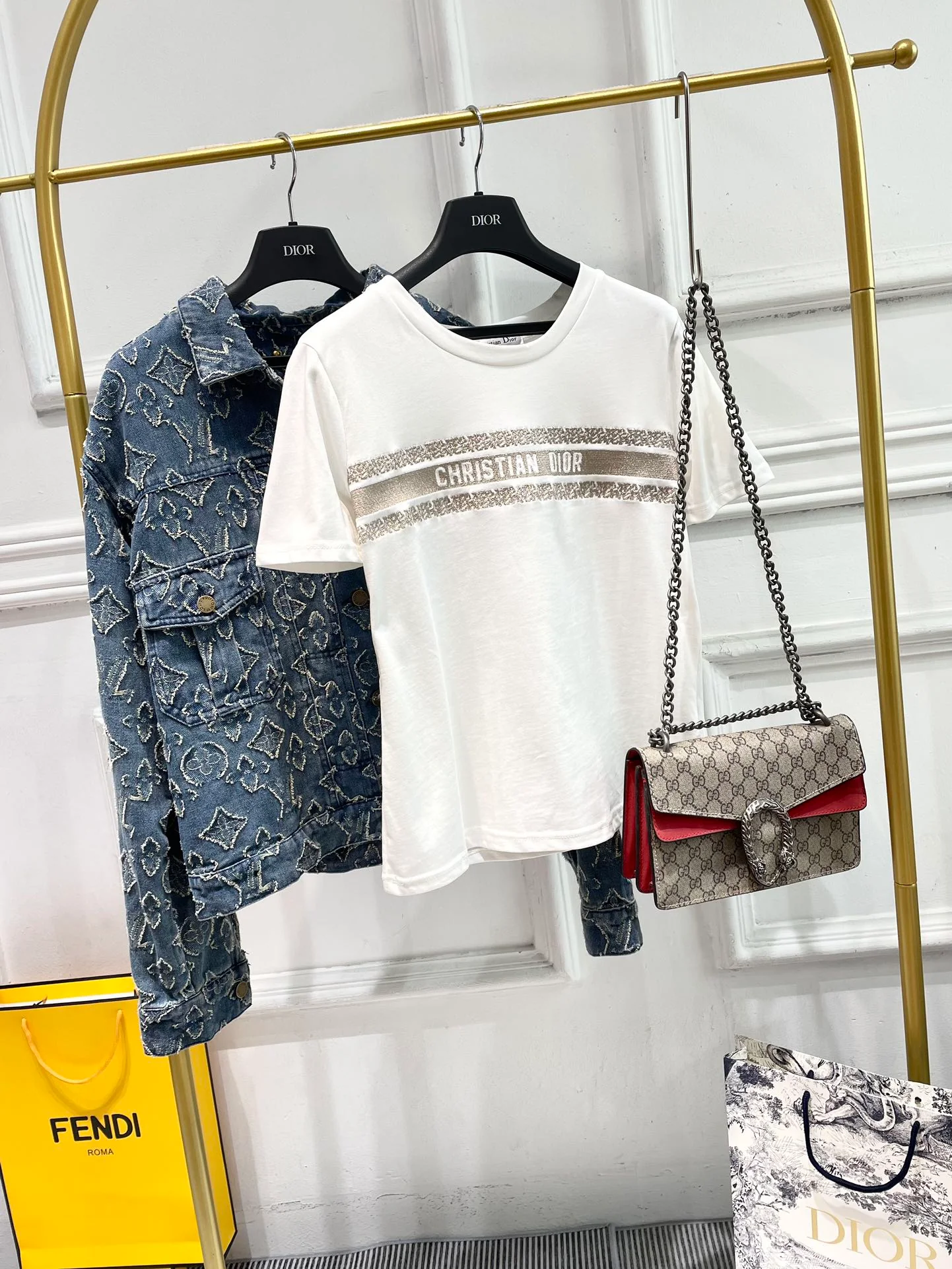 Футболка Dior 2403 с вышитыми короткими рукавами и круглым вырезом - коричневая