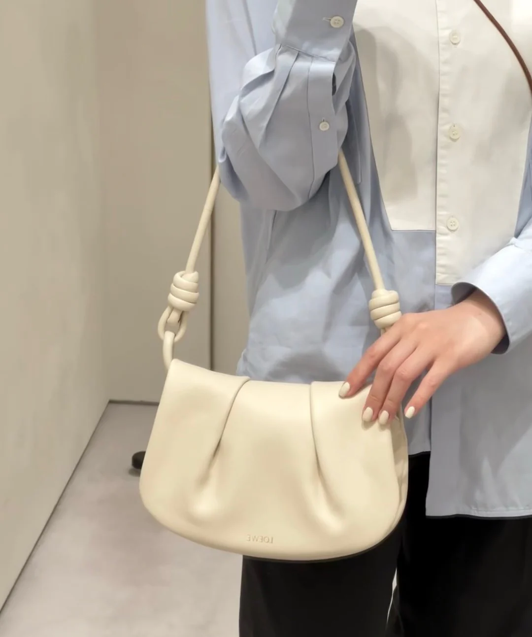 Сумка через плечо Loewe Paseo - кремовый цвет