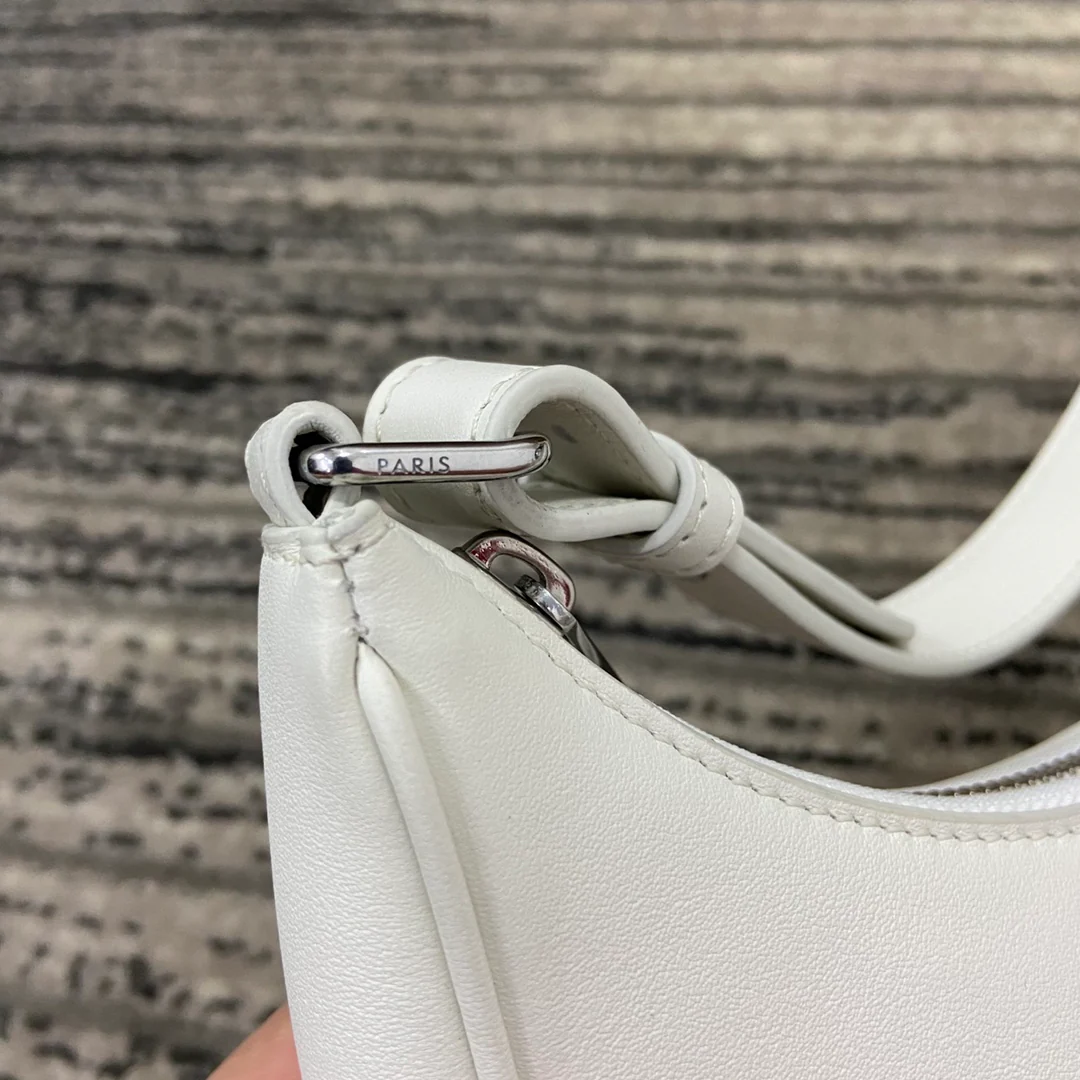 celine-ava сумка подмышки-1