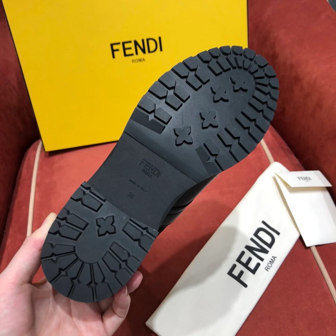 Fendi - Носки до середины икры - Высокие носки - Ботинки до середины икры