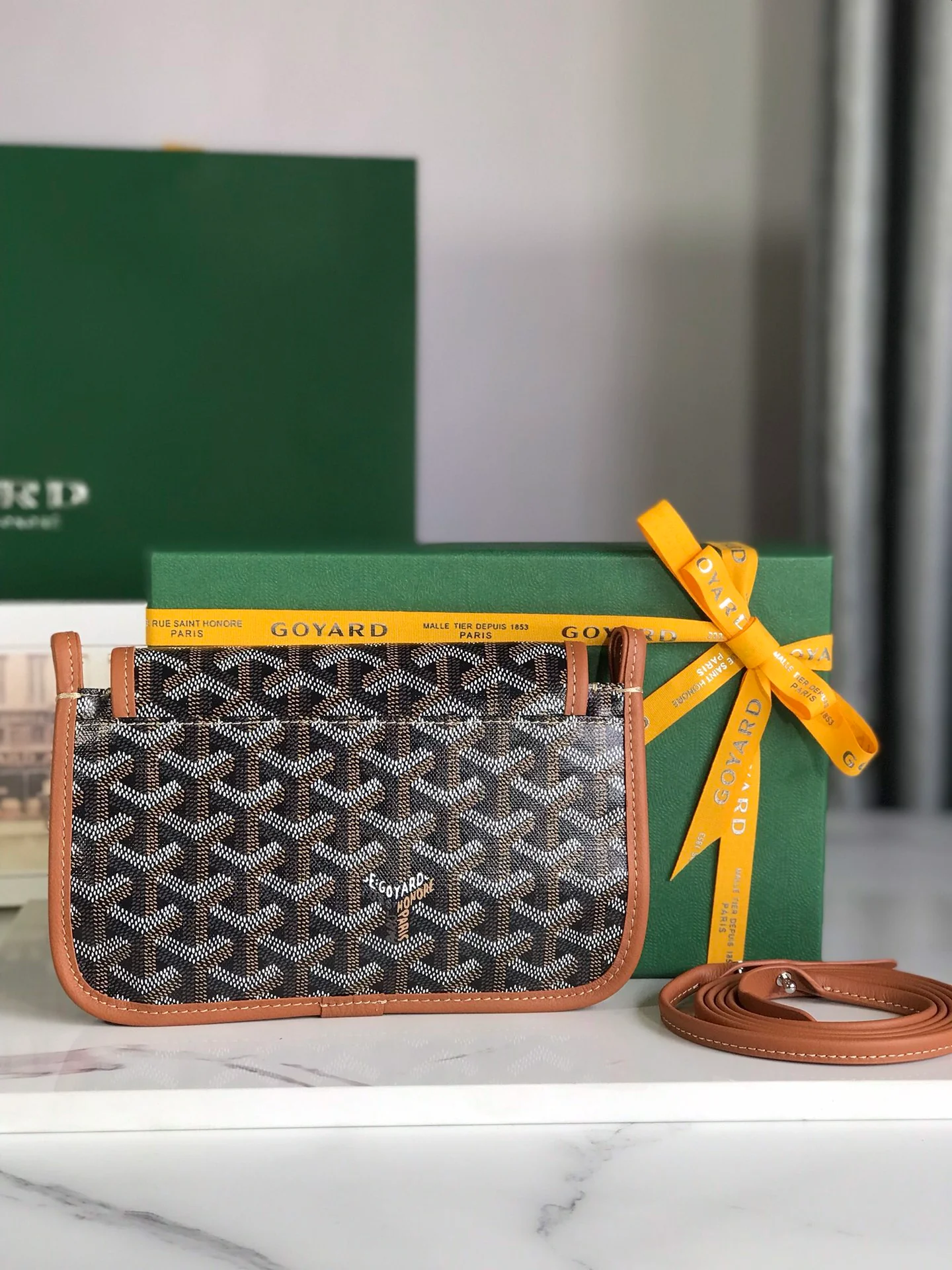 Трехслойная плоская сумка Goyard Plumet серии - коричневая