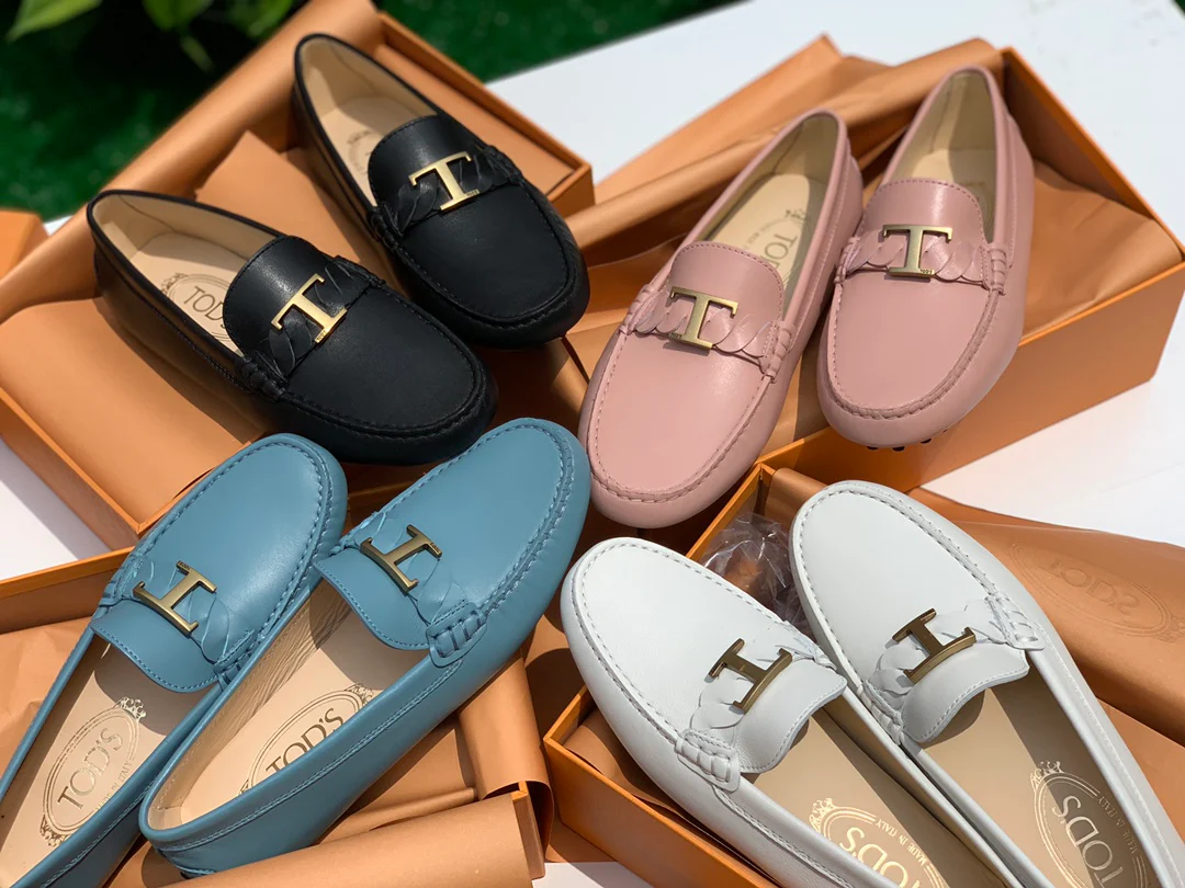 Tod's - Футболки с перекрученным низом - Лоферы - Обувь без шнурков