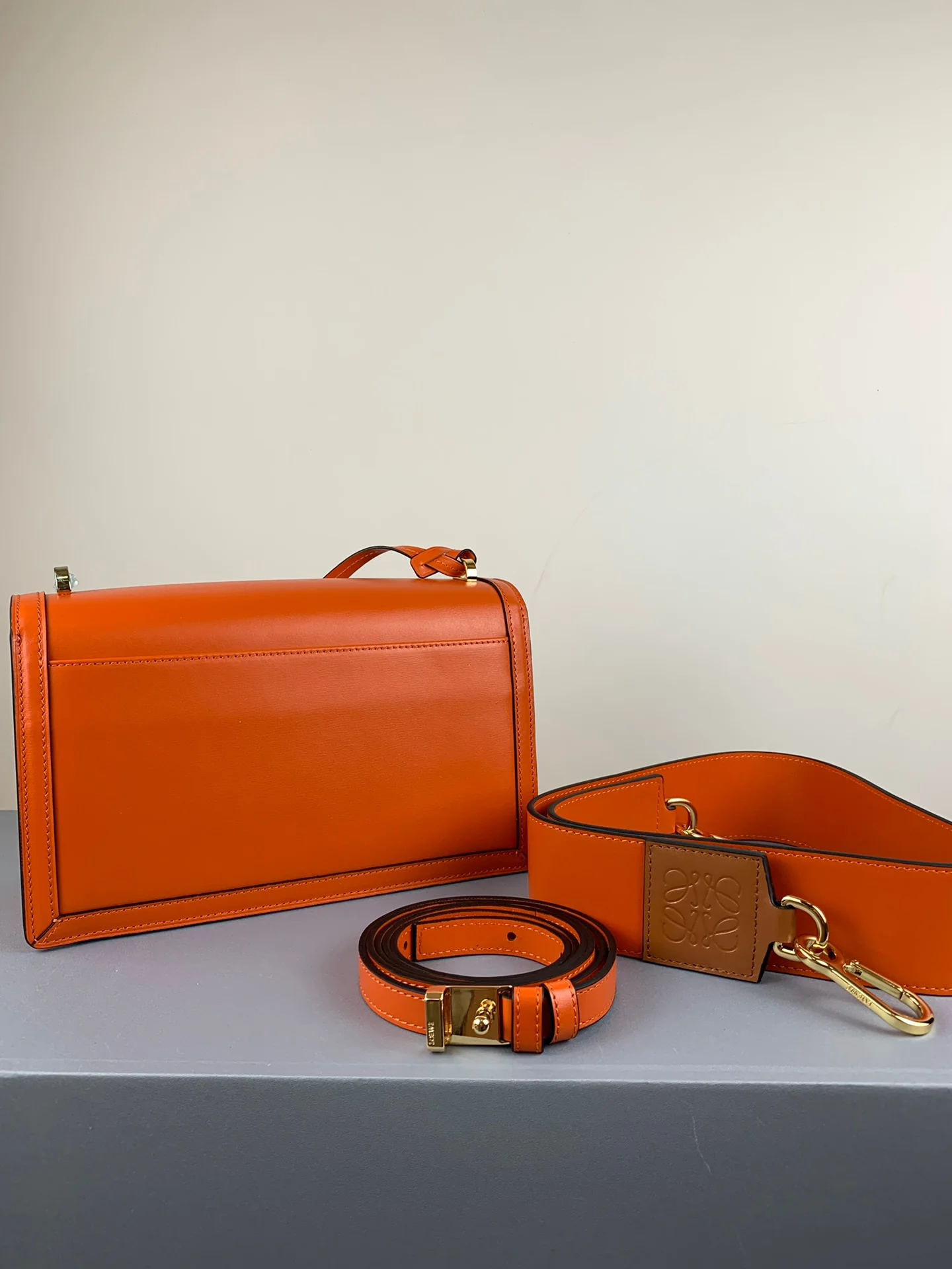 Треугольная сумка Loewe - Телячья кожа - Средний размер - 1