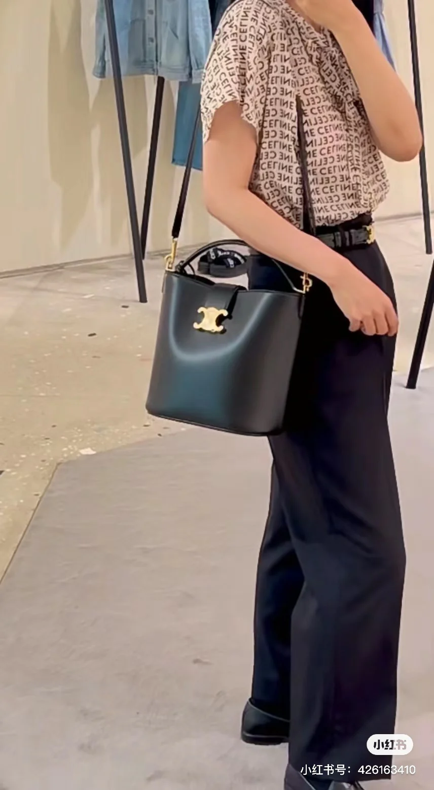 Кожаная сумка-ведро Celine Triomphe - черная