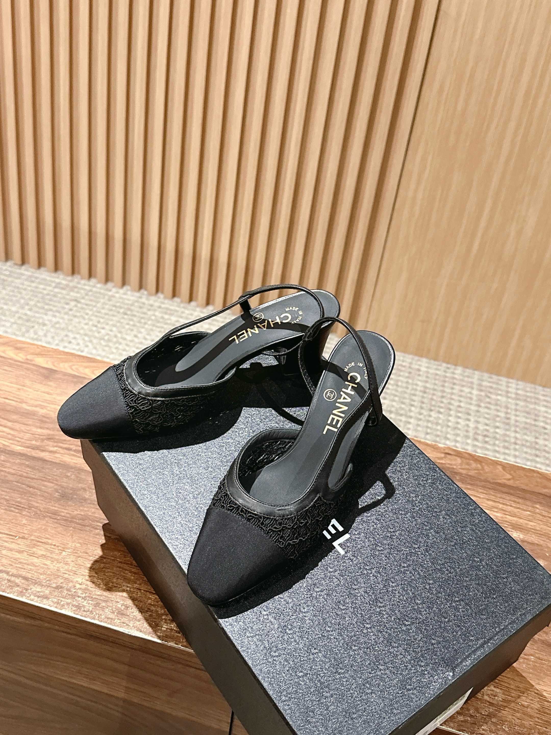 Chanel - Кружево и шаньдунский шелк - Туфли на массивном каблуке - Черные