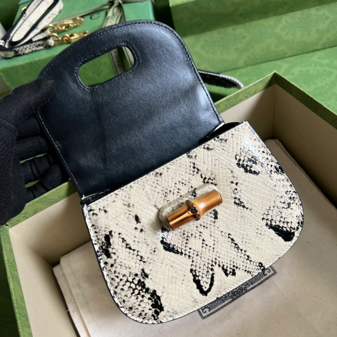 Мини-сумка Gucci Bamboo Saddle Bag 17x12x7-5cm-1