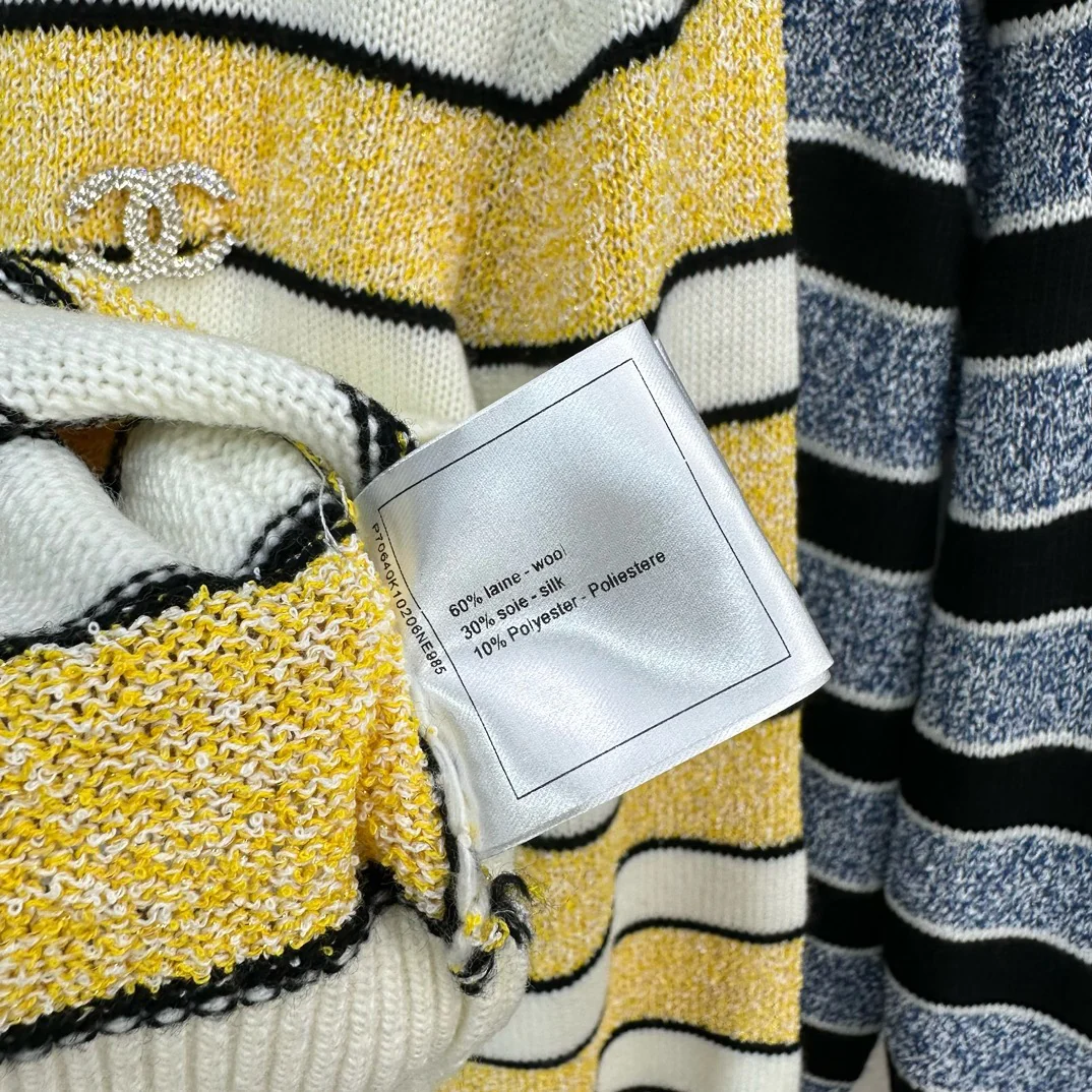 Роскошный кардиган Chanel с круглым вырезом и эмблемой, весна/лето 2024.