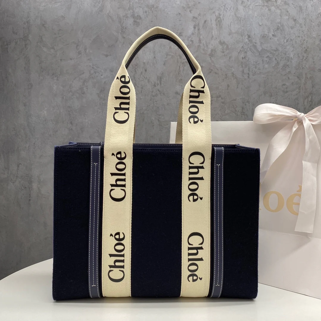 Сумка-тоут Chloe Woody, средний размер, бархат, матовый, темно-синий.