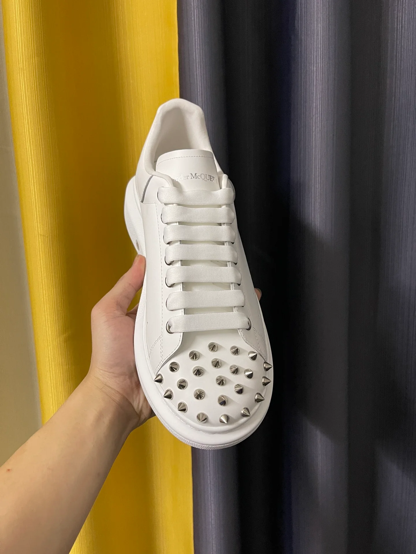 Классические белые кроссовки McQueen - унисекс - полностью из белой кожи - с острым носком