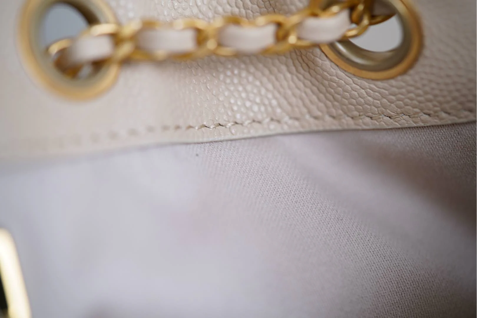 Сумка Chanel 25s 25bag Caviar Drawstring Hobo Small - Off-white