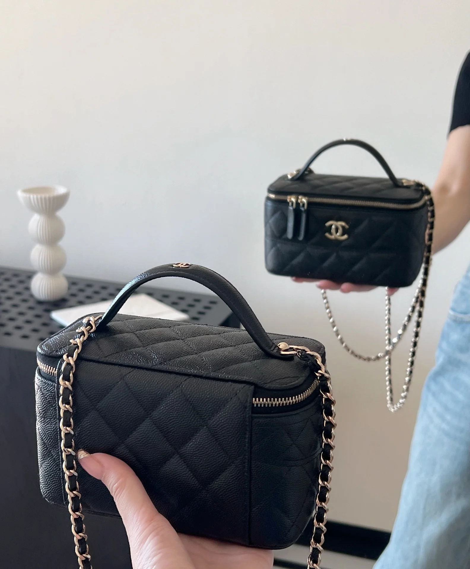 Chanel 25c - Маленькая коробочка в форме шара для переноски - Черная