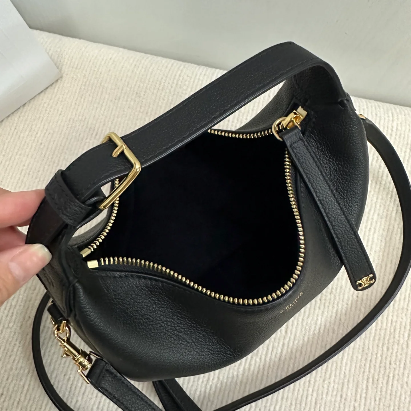 Сумка Celine-Lulu Crescent Bag — черная