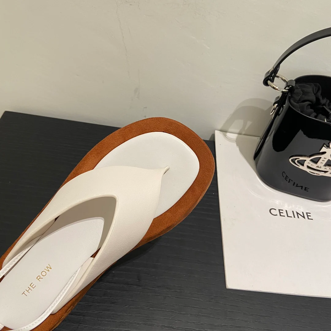 Сандалии-шлепанцы Celine с ремешками