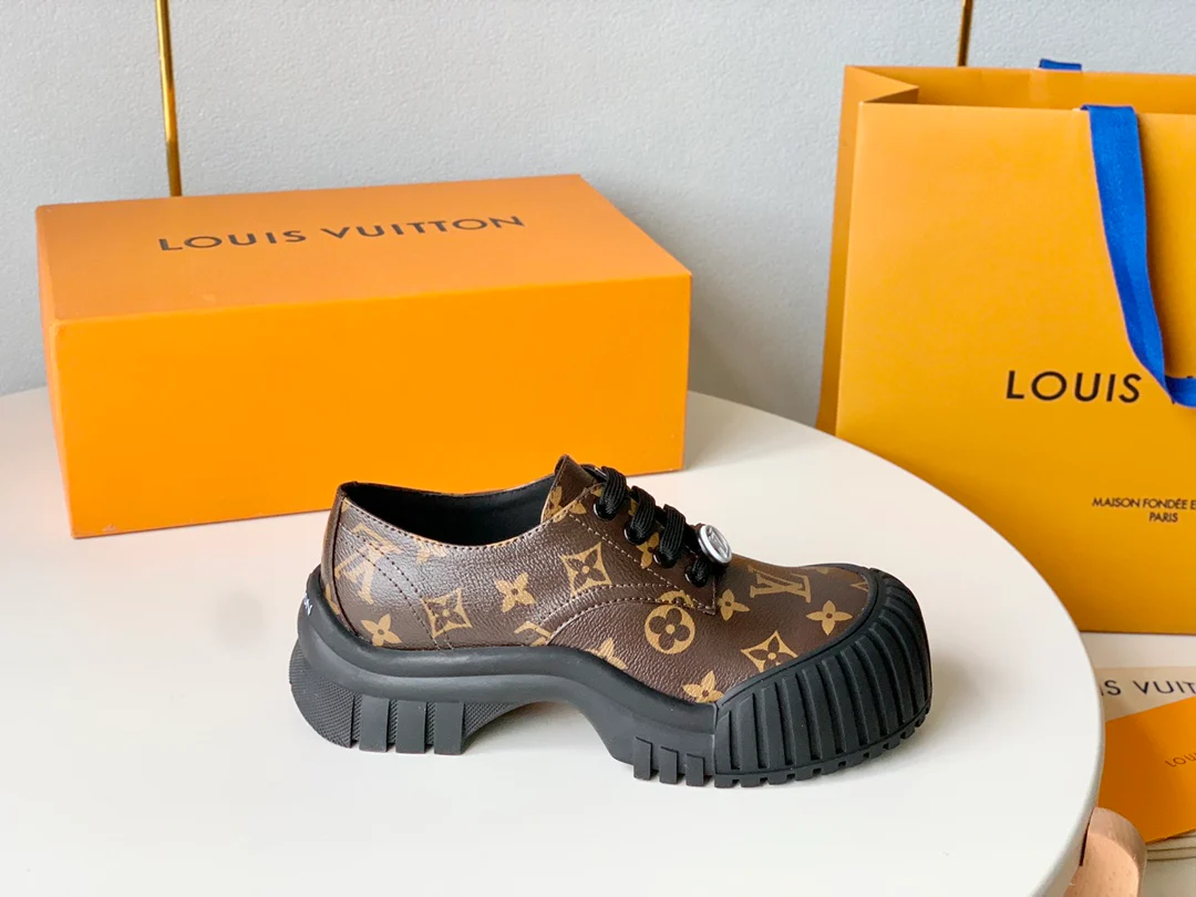 Новинка LV 2023 года - Серия Ruby - Туфли-биде Мэри Джейн в стиле монограммы